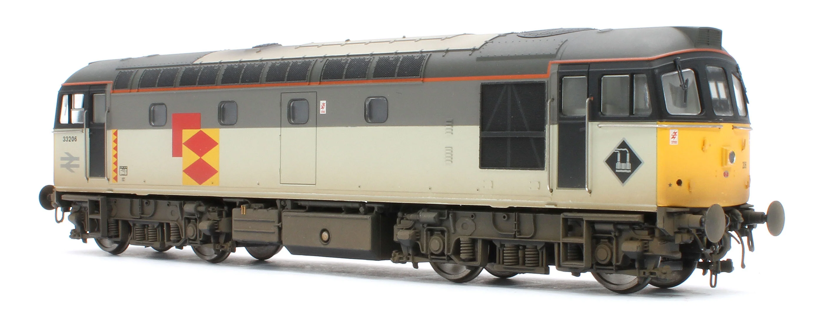 3337W Bespoke Weathered Railfreight Distribution Class 33206 Diesel Locomotive - Image 6