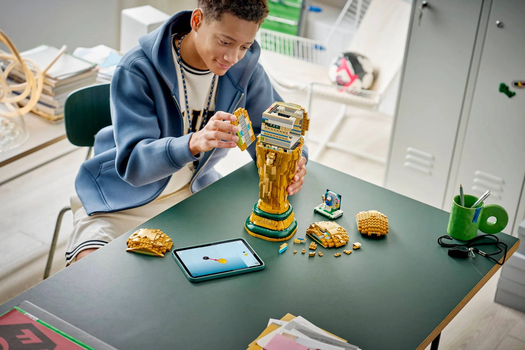 43020 Lego FIFA World Cup Official Trophy - Image 4
