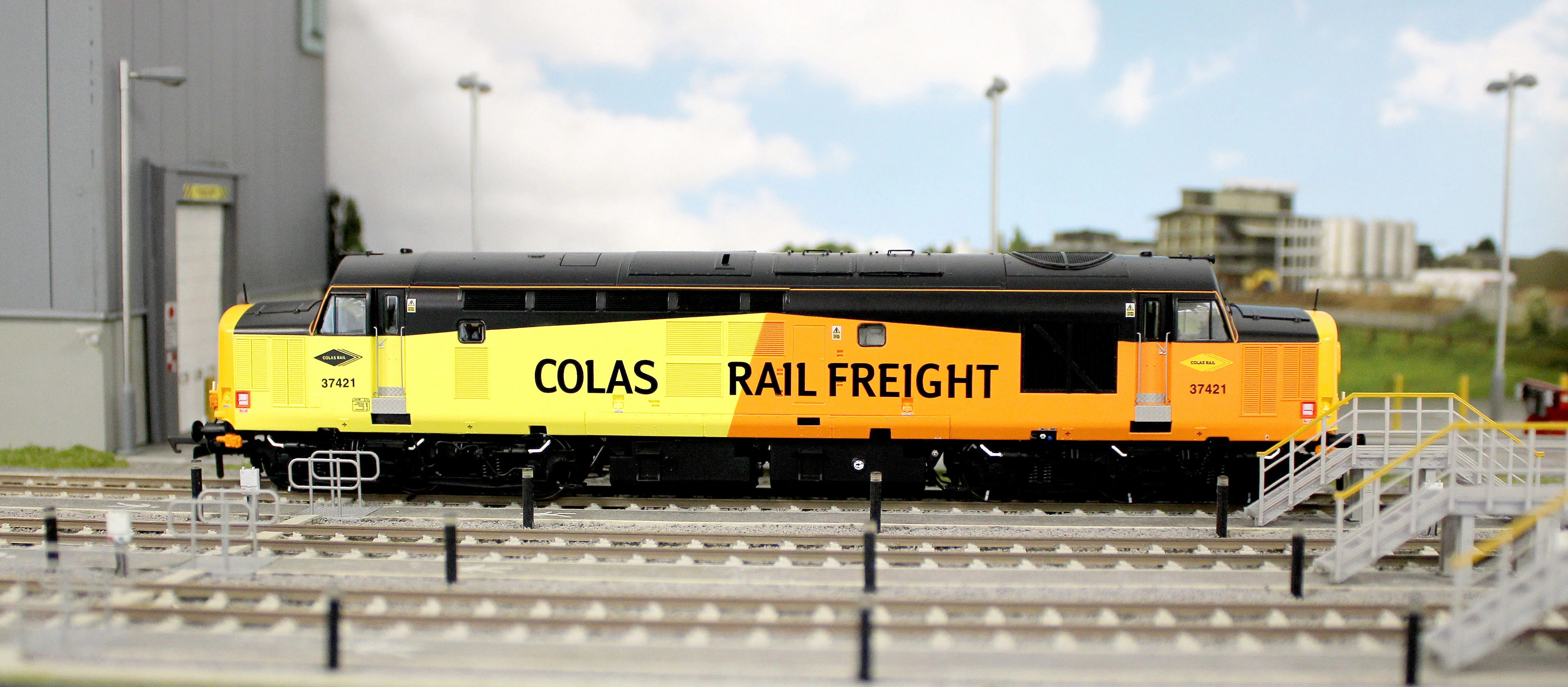 ACC3163-DCC Class 37 Colas Rail 37421 Diesel Locomotive - DCC Sound - Image 12
