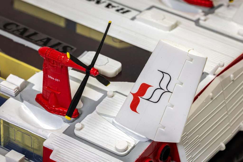 SR.N4 Hovercraft Model Kit - Image 3