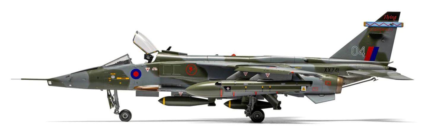 A11010 SEPECAT Jaguar GR.1/GR.1A Model Kit - Image 3