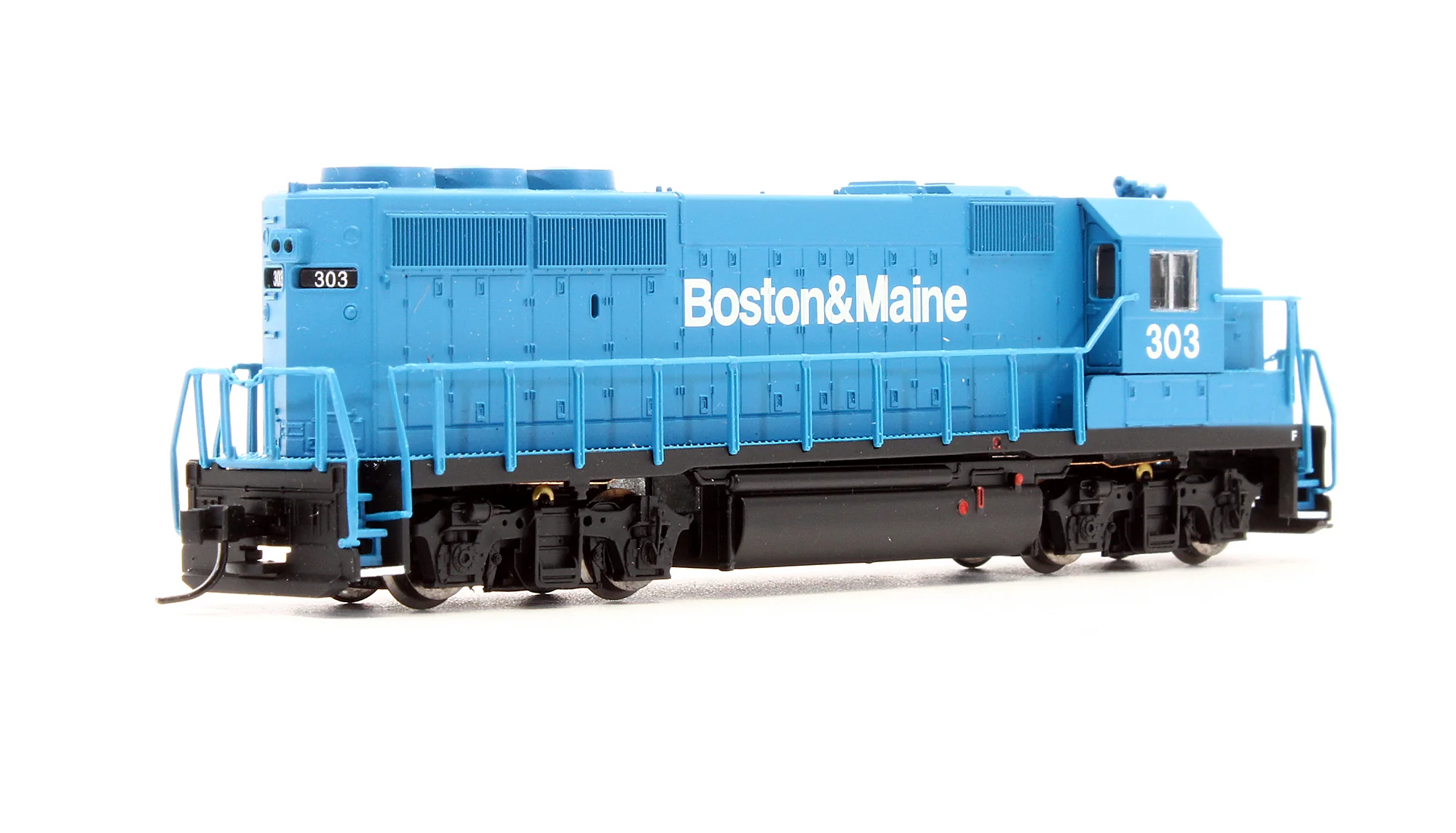 Pre-Owned 40 000 245 GP40-2 Diesel Locomotive Boston & Maine - Road #303 - Image 2
