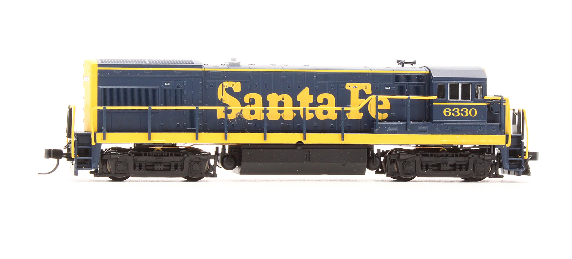 Pre-Owned 45926 U23B Diesel Locomotive Santa Fe- Road #6330 - Image 3
