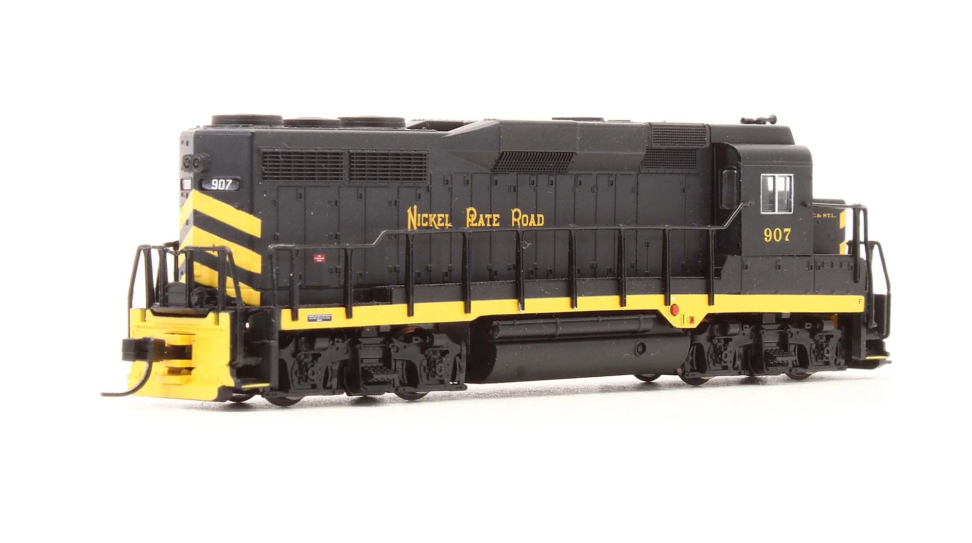 Pre-Owned 47543 GP30 Diesel Locomotive Nickel Plate Road - Road #907 - Image 2