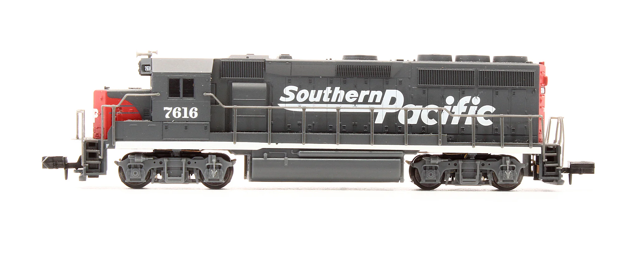 Pre-Owned 48621 GP40-2 Southern Pacific Diesel Locomotive - Road #7616 - Image 4
