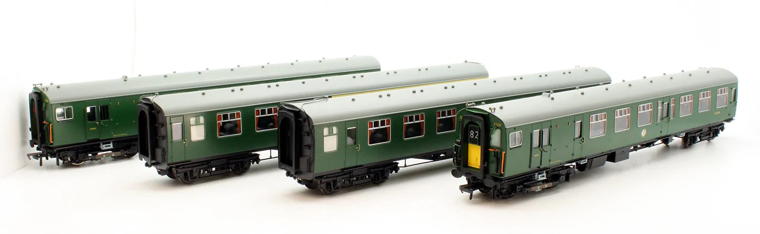 Pre-Owned 31-426B Class 411 4CEP 4 Car EMU 7122 BR(SR) Green Small Yellow Warning Panel