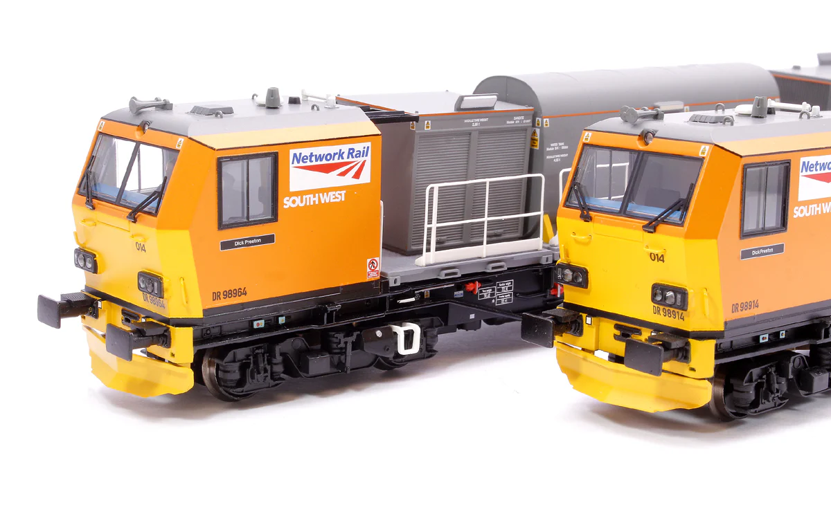 Windhoff MPV 2-Car Set Network Rail Orange Nos. DR98914 and DR98964 - Image 9