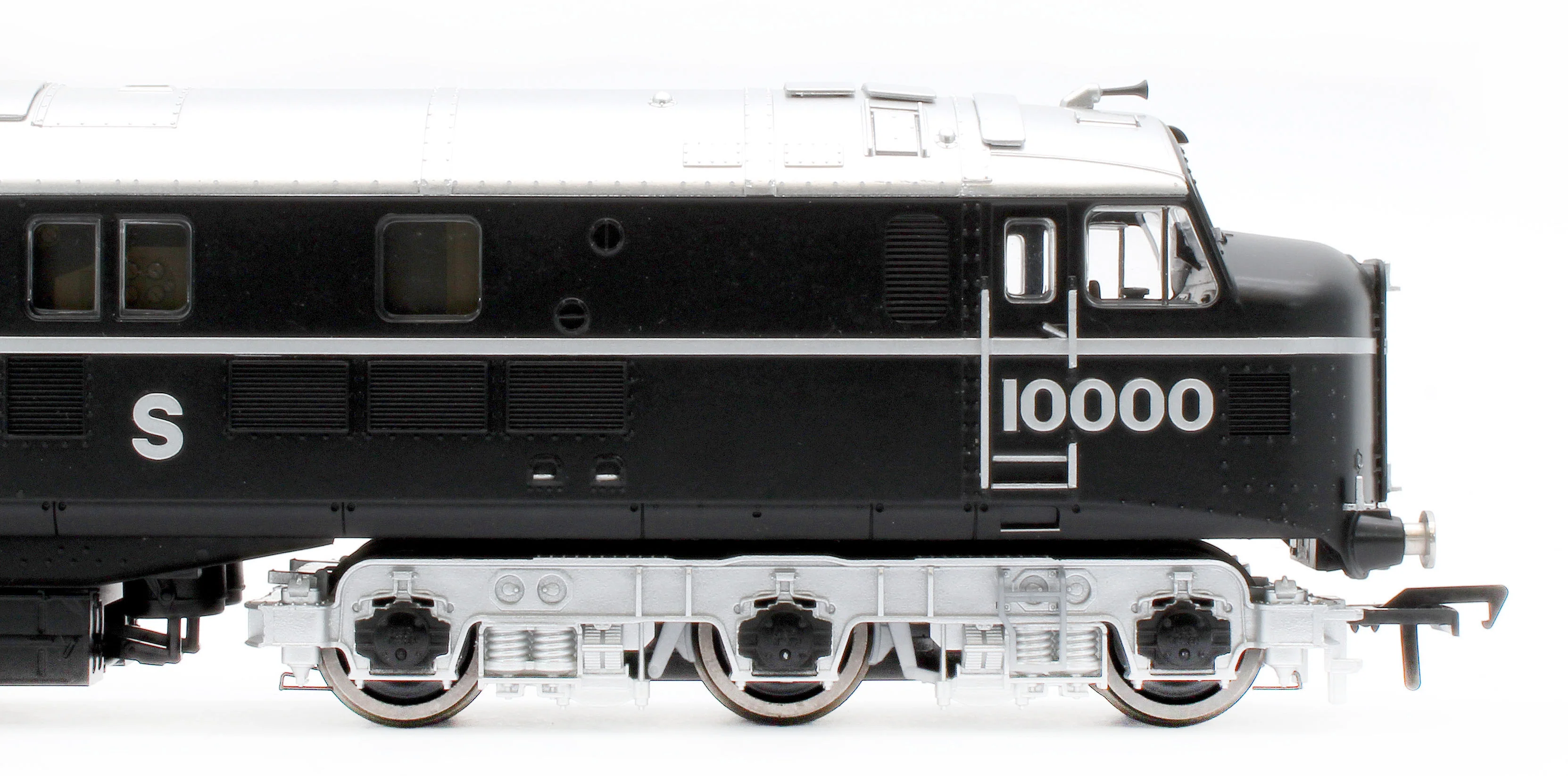 LMS 10000 Black & Chrome With LMS Lettering Diesel Locomotive - Image 11