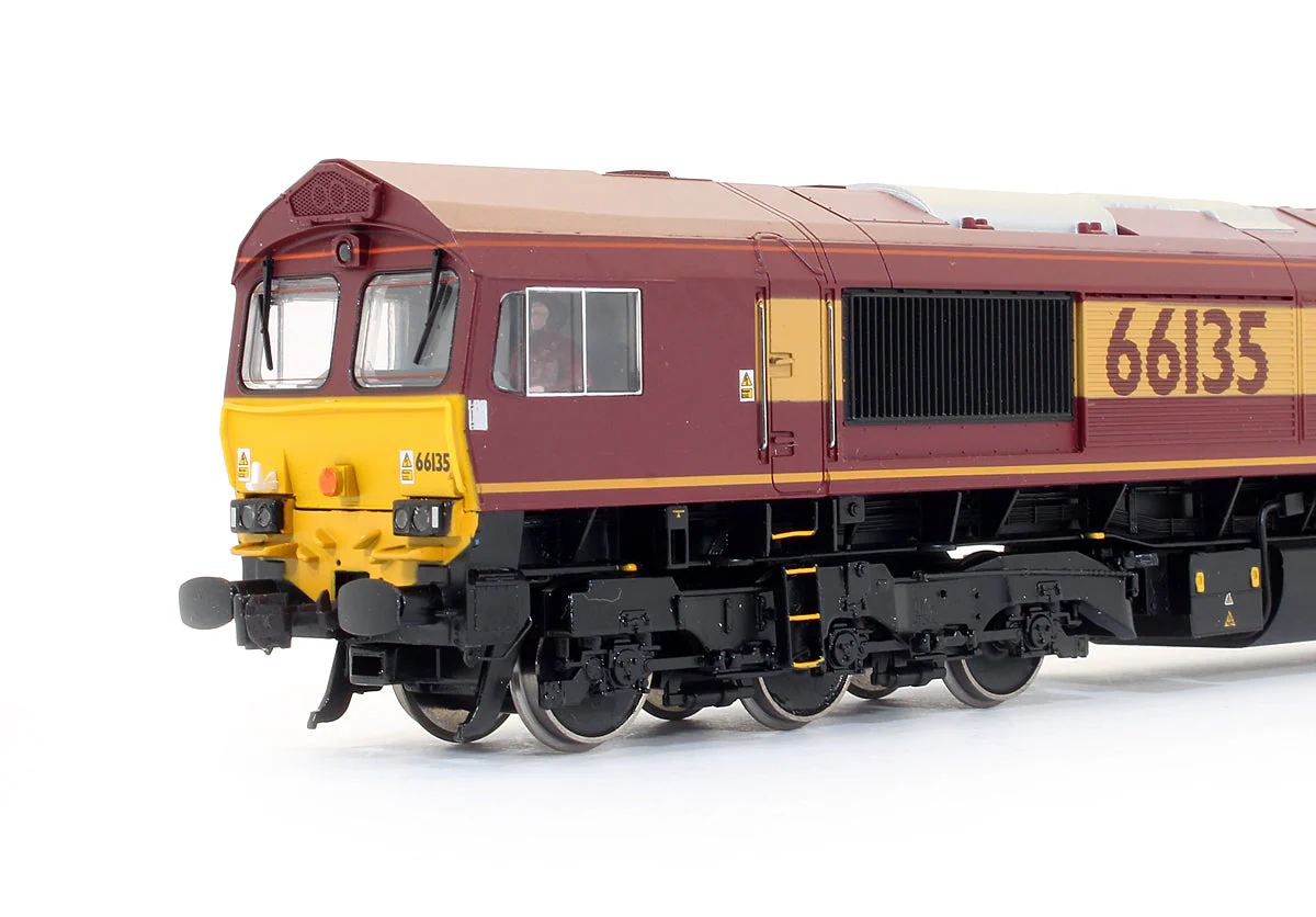 Pre-Owned 32-725 Class 66135 EWS Diesel Locomotive - DCC Fitted - Image 3