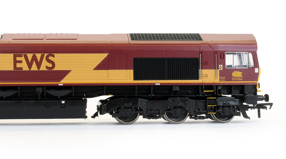 Pre-Owned 32-725 Class 66135 EWS Diesel Locomotive - DCC Fitted - Image 4