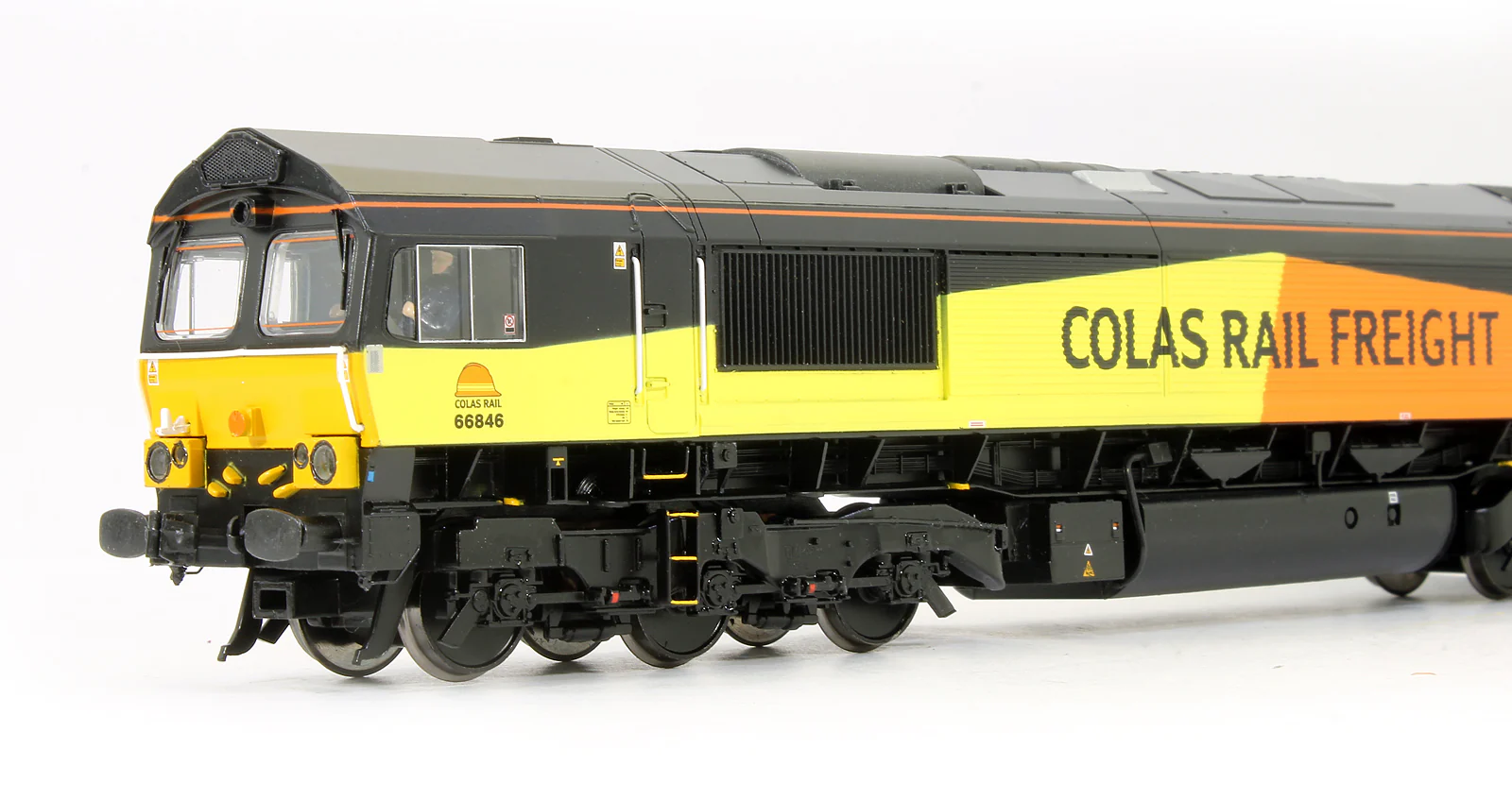 Pre-Owned 32-736 Class 66846 Colas Rail Freight Diesel Locomotive - DCC Sound - Image 3