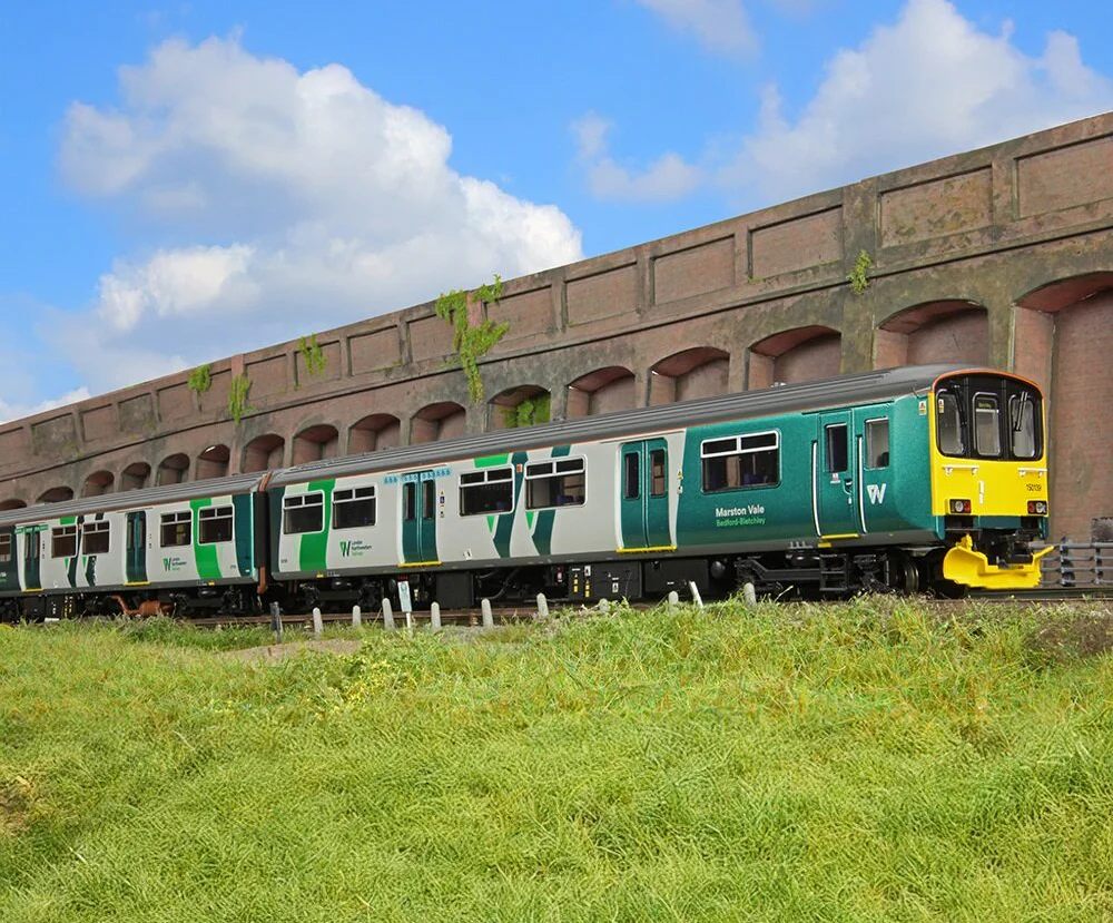 Class 150/1 2-Car DMU 150139 London Northwestern Railway - Image 2