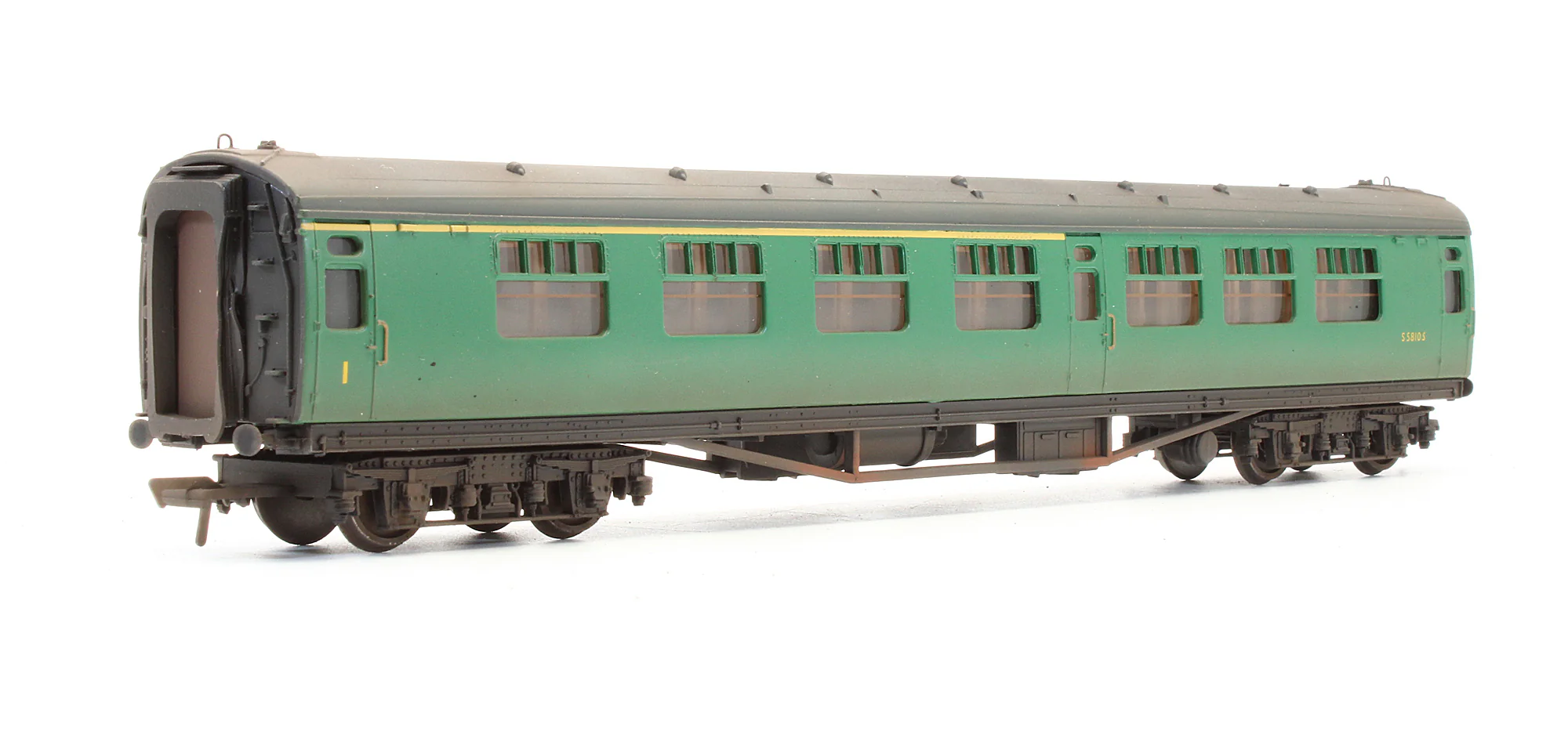 Pre-Owned BR Green (Yellow First Line) 63ft Bulleid Corridor Composite Coach 'S5810S' - Custom Weathered - Image 2