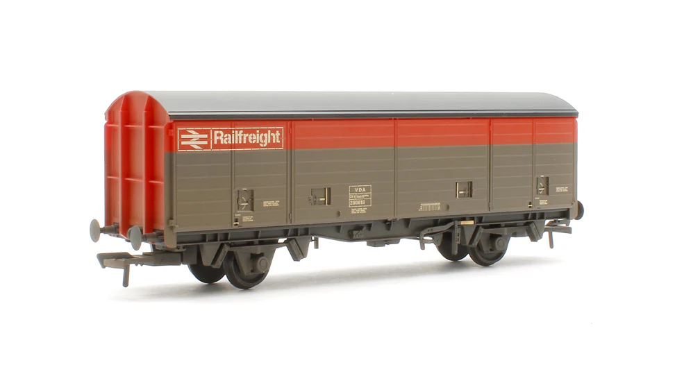 38-144C BR VDA Van BR Railfreight Red & Grey No.200819 - Weathered