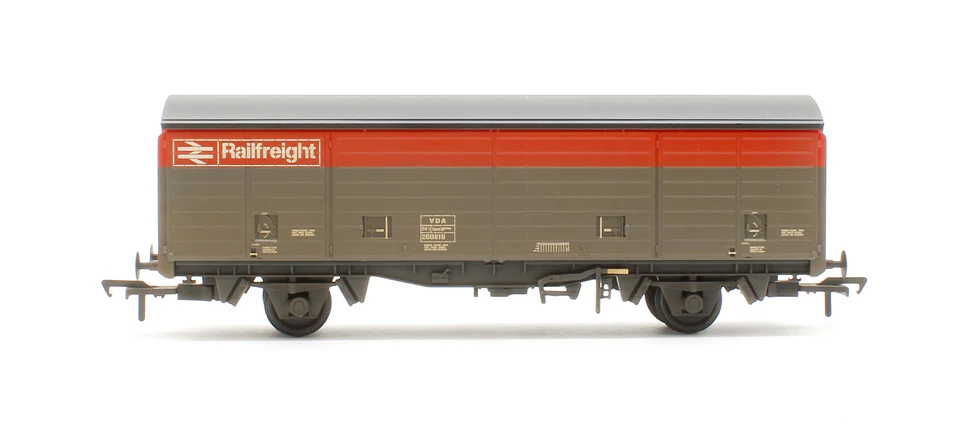 38-144C BR VDA Van BR Railfreight Red & Grey No.200819 - Weathered - Image 3