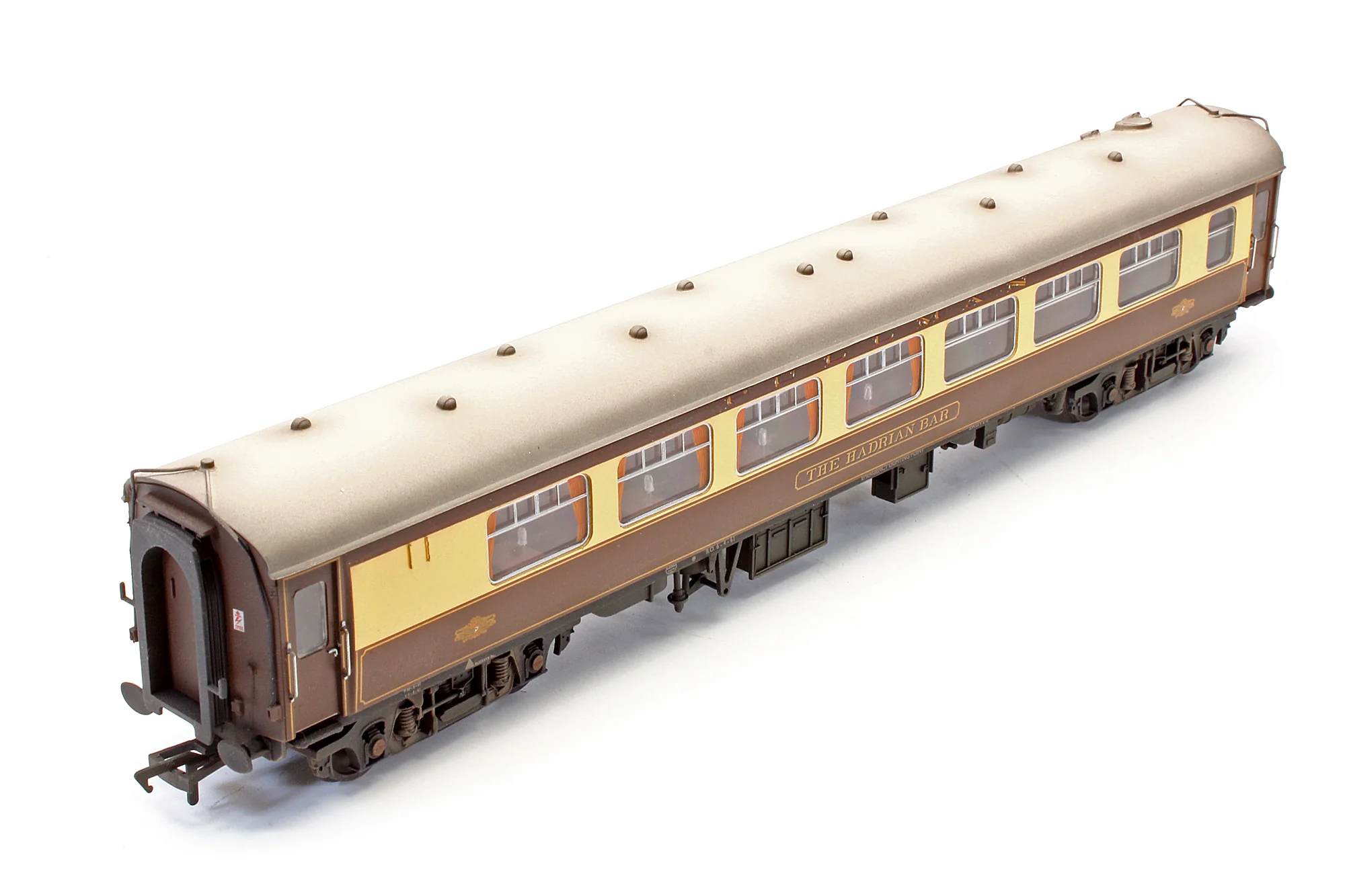 Pre-Owned BR MK1 BSP Pullman Bar Second 'The Hadrian Bar' - With Lighting - Custom Weathered - Image 4