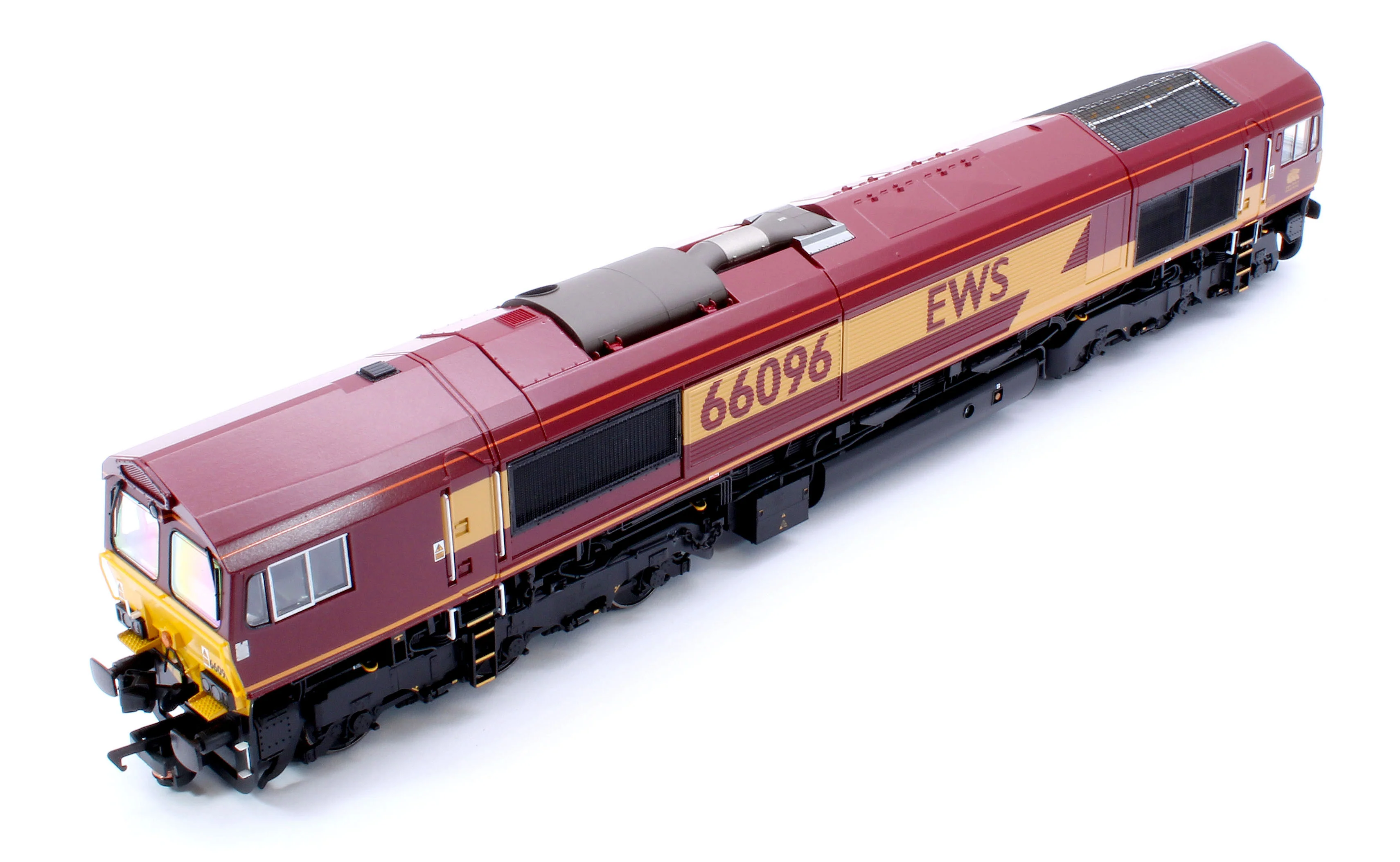 Class 66/0 66096 EWS Diesel Locomotive - Image 11