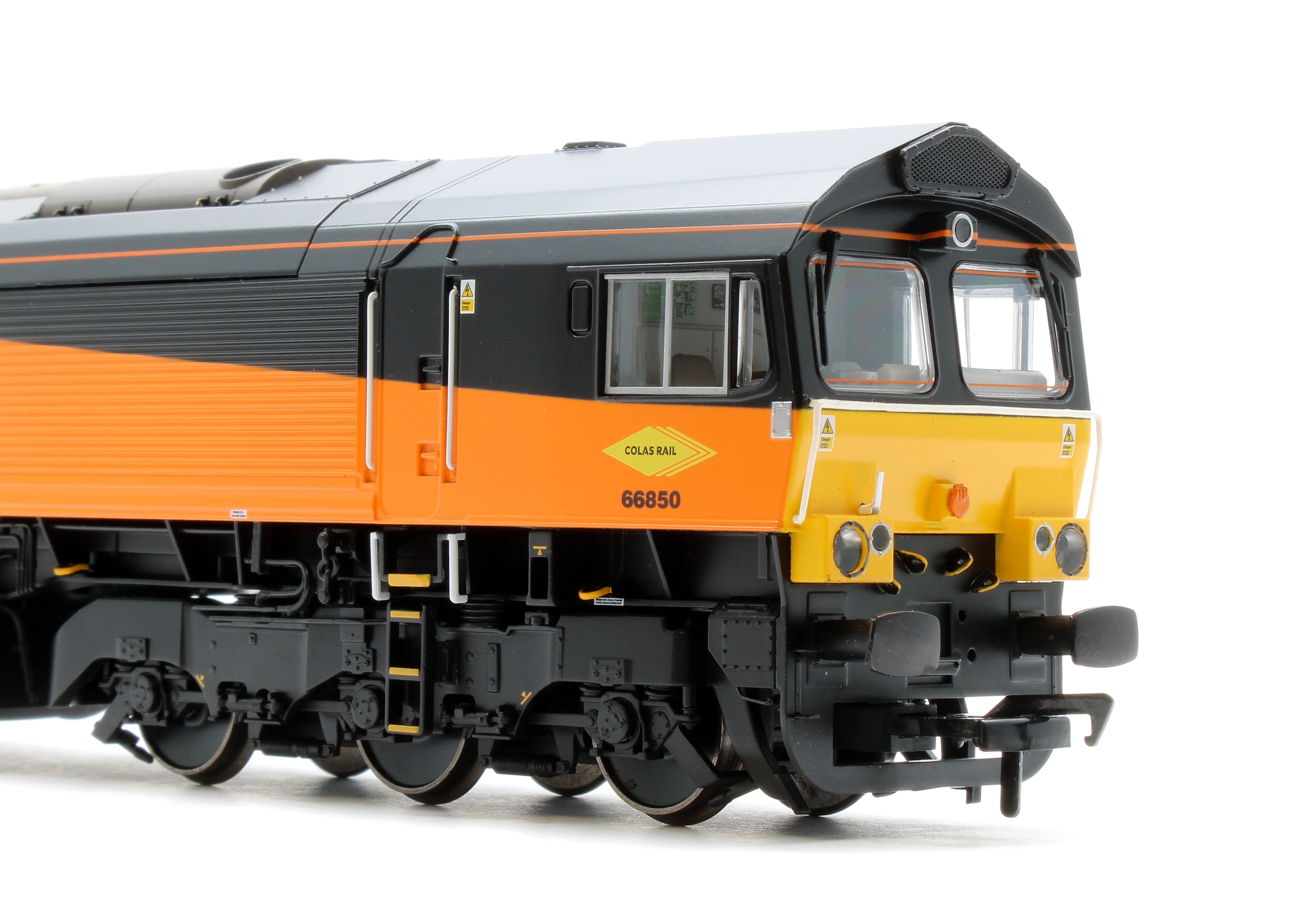Class 66/8 66850 'David Maidment OBE' Colas Rail Freight Diesel Locomotive - DCC Sound - Image 7