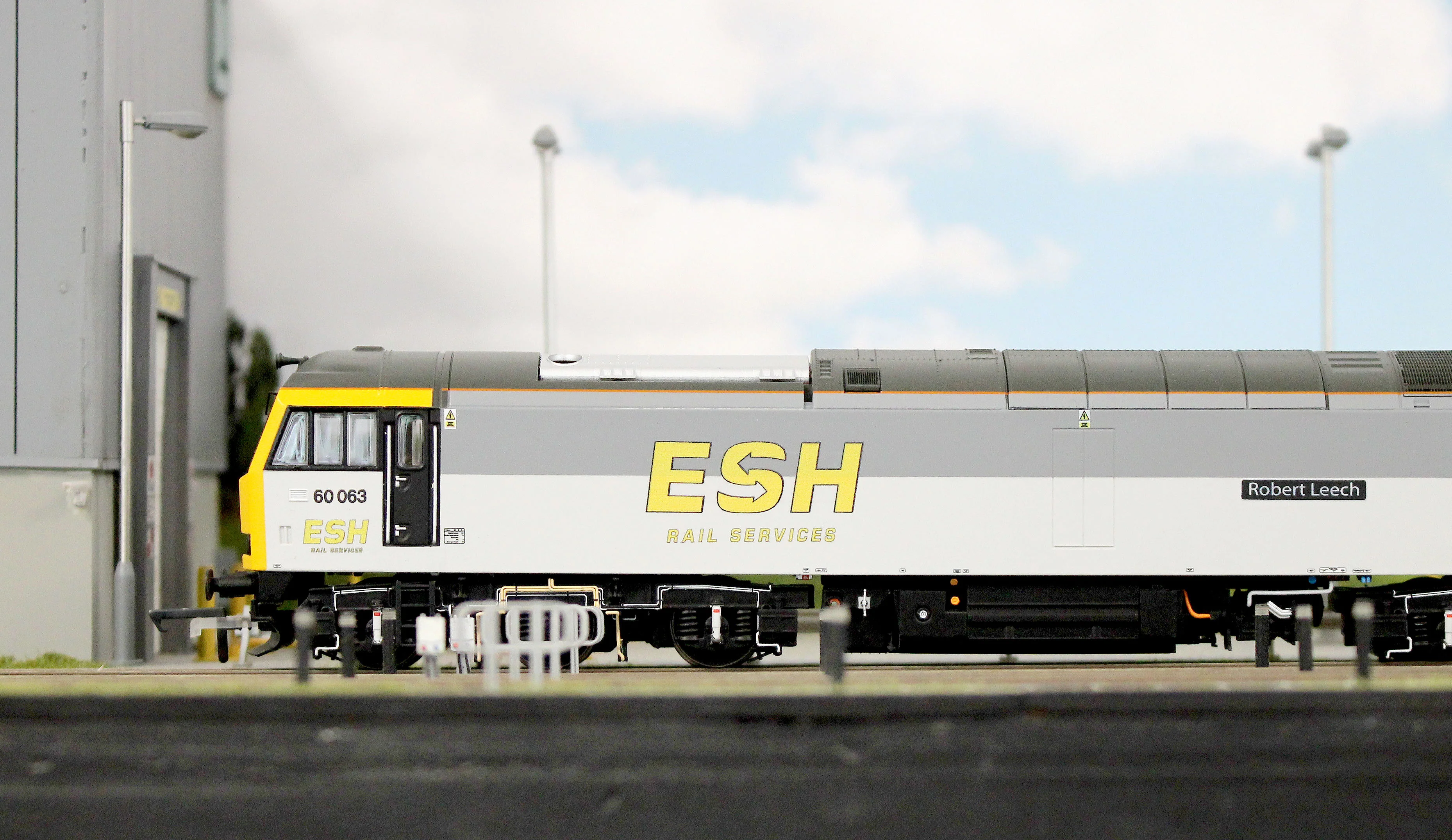 Bespoke Class 60 60063 'Robert Leech' ESH Rail Services Grey Diesel Locomotive - DCC Sound - Expert Rails Bespoke Re-livery - Image 14