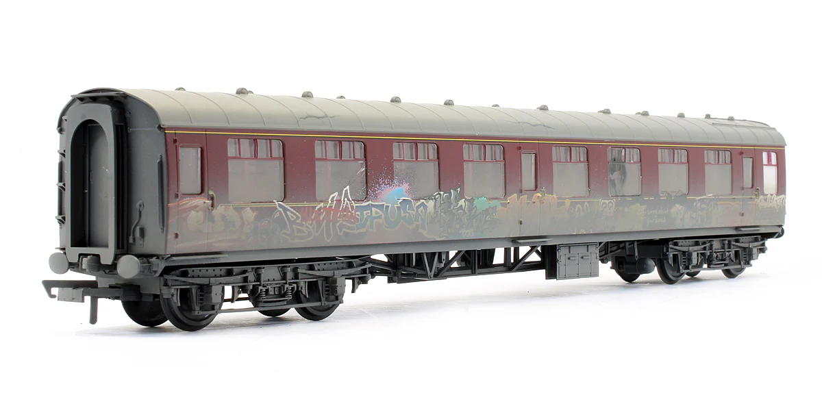 BR Maroon MK1 Graffiti Coach 'M24450' (Heavily Weathered)