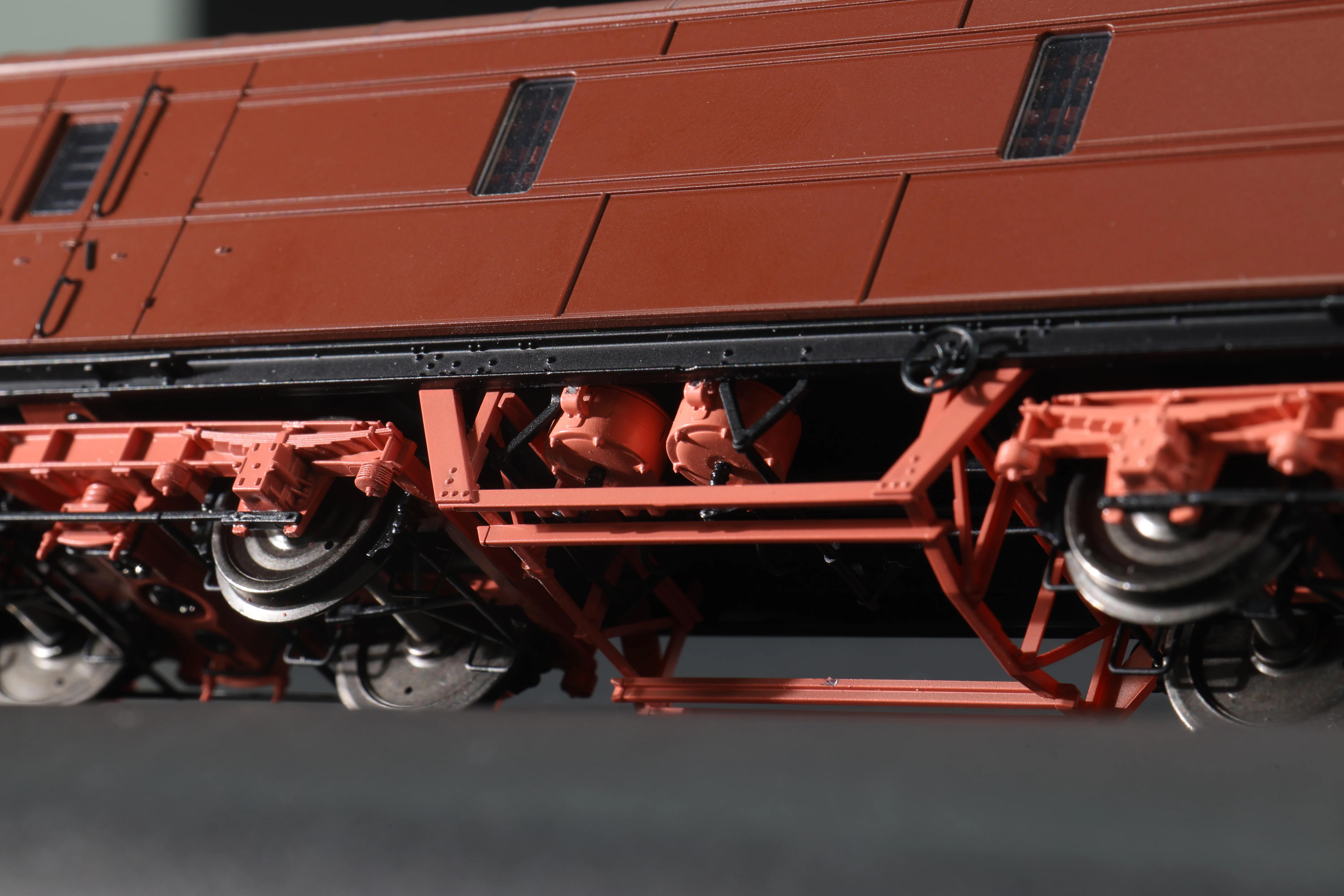 C2021 LMS 42ft GUV Parcels Van BR Crimson M37719 - Image 12