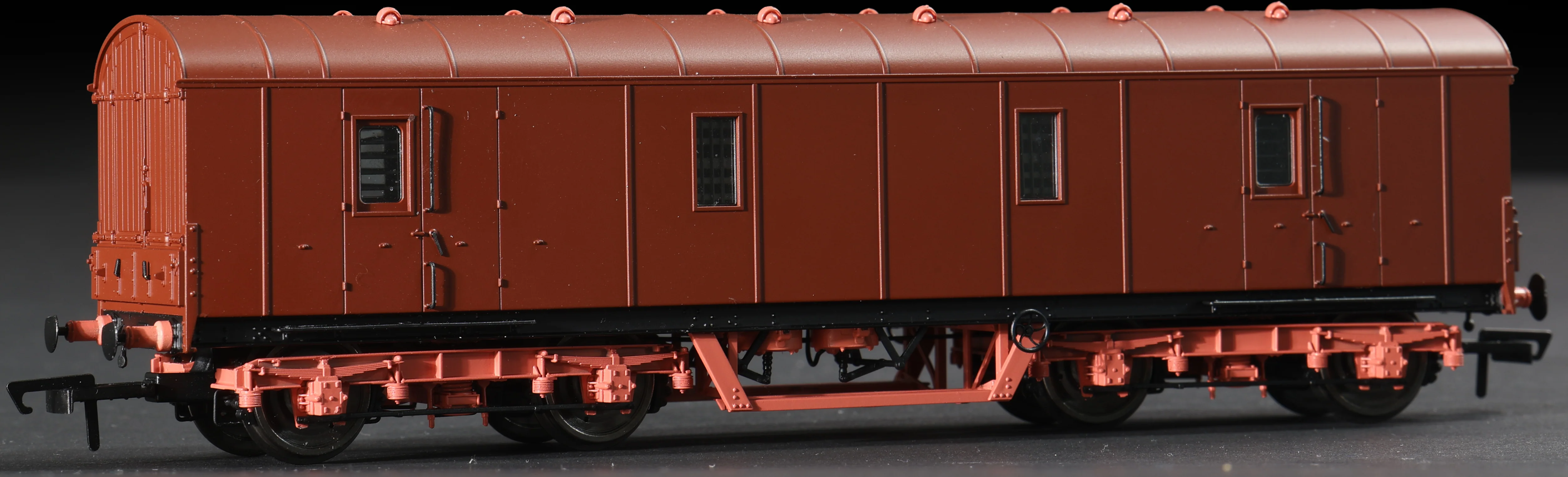 C2021 LMS 42ft GUV Parcels Van BR Crimson M37719 - Image 9