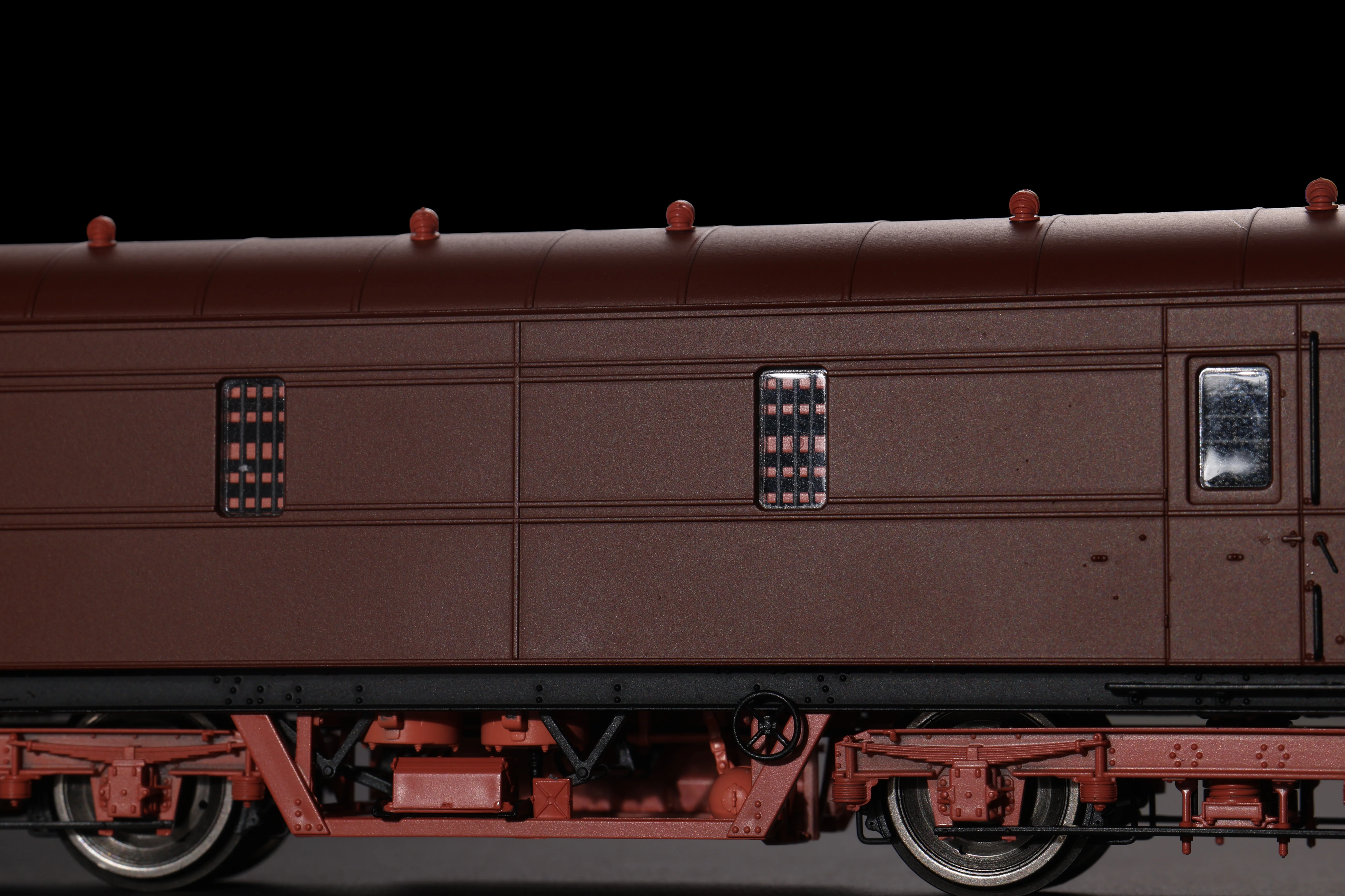 C2022 LMS 42ft GUV Parcels Van BR Lined Maroon M37898M - Image 13