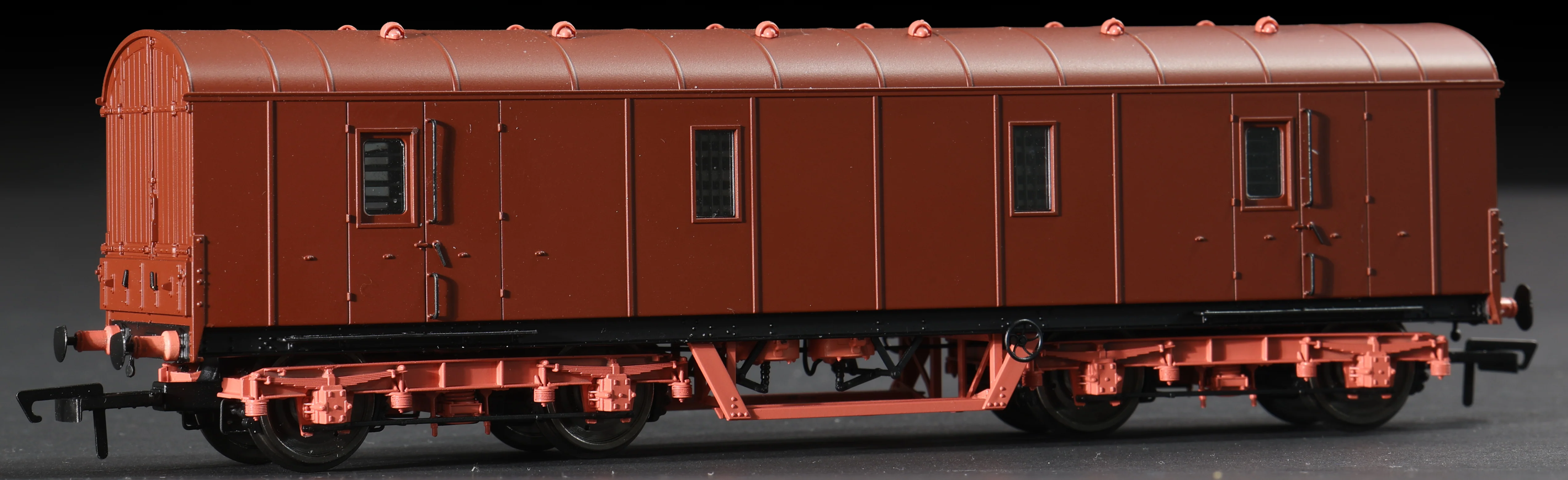 C2024 LMS 42ft GUV Parcels Van BR Gulf Red ADB975241 - Image 9
