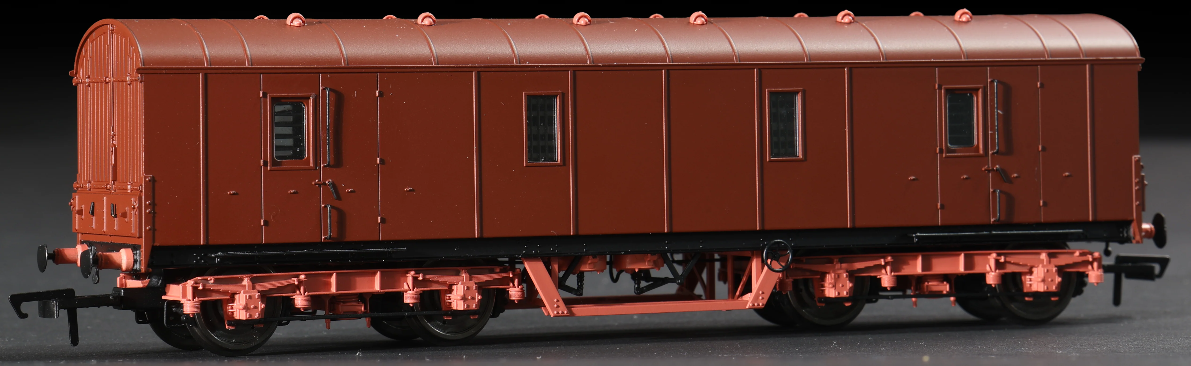 C2025 LMS 42ft GUV Parcels Van BR Departmental Yellow ADB975241 - Image 9