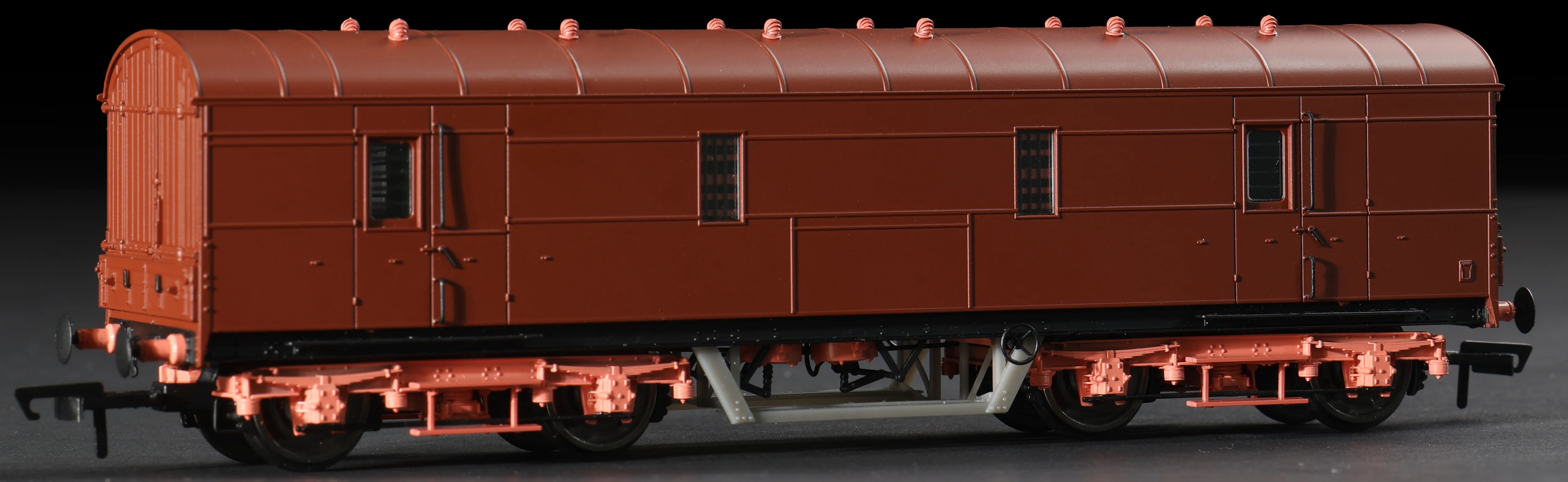 C2026 LMS 42ft GUV Parcels Van BR Blue 'Denparts' ADB97560 - Image 9