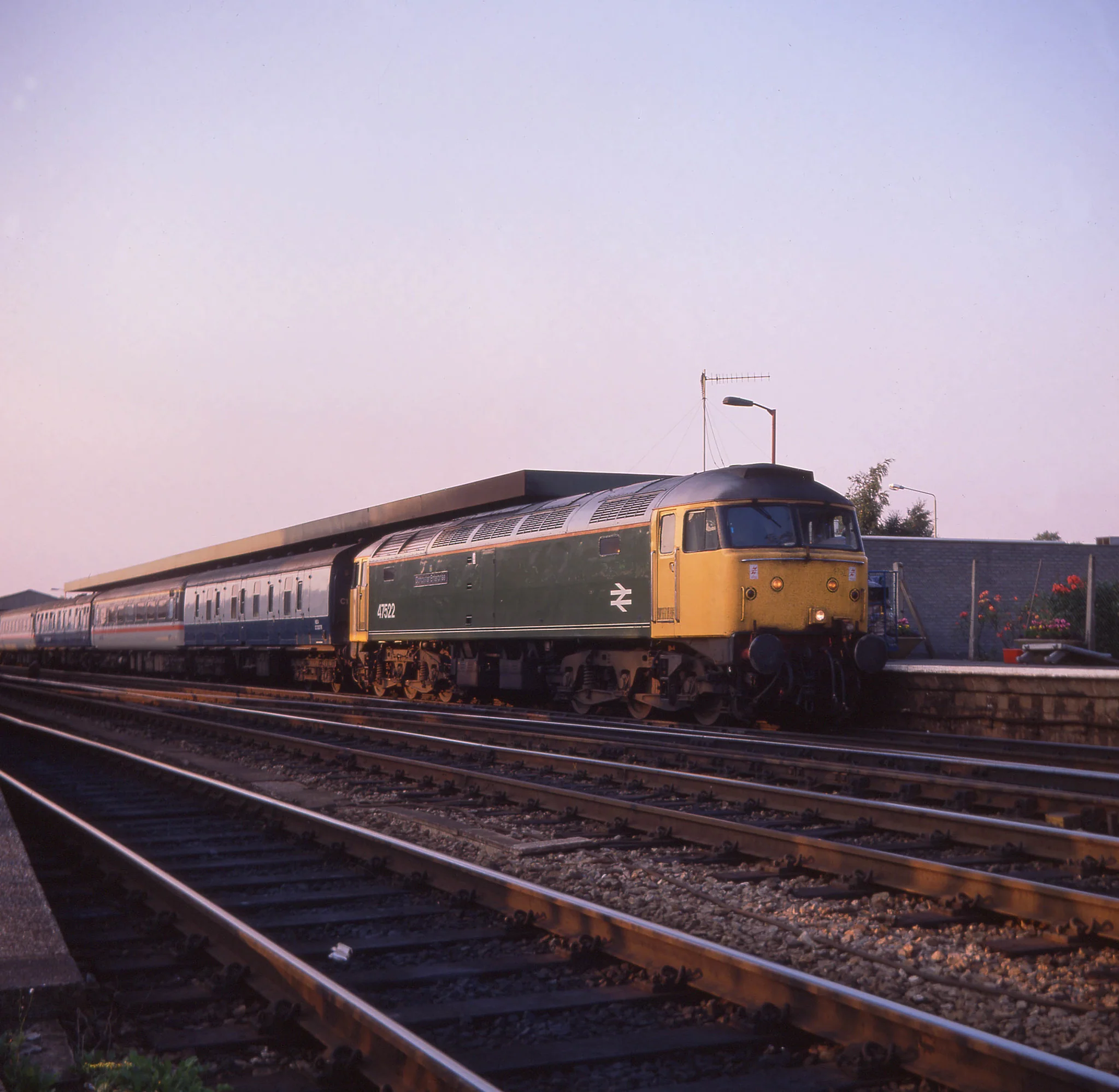 Highly Detailed Premium Weathered Class 47 Apple Green 'Doncaster Enterprise' No.47522 Diesel Locomotive - Image 2