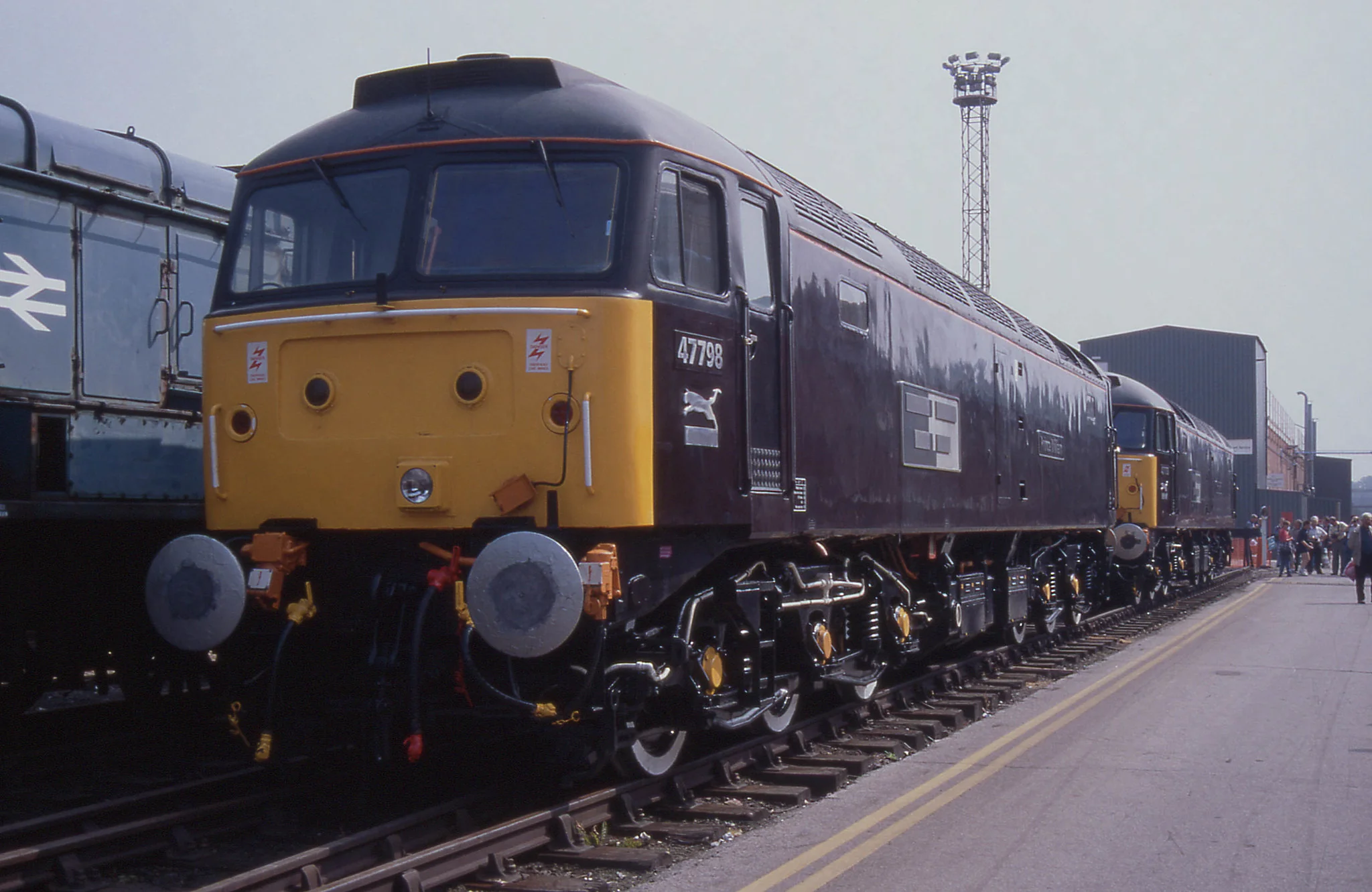 Highly Detailed Premium Weathered Class 47 RES Royal Livery 'Prince William' No.47798 Diesel Locomotive - Image 2