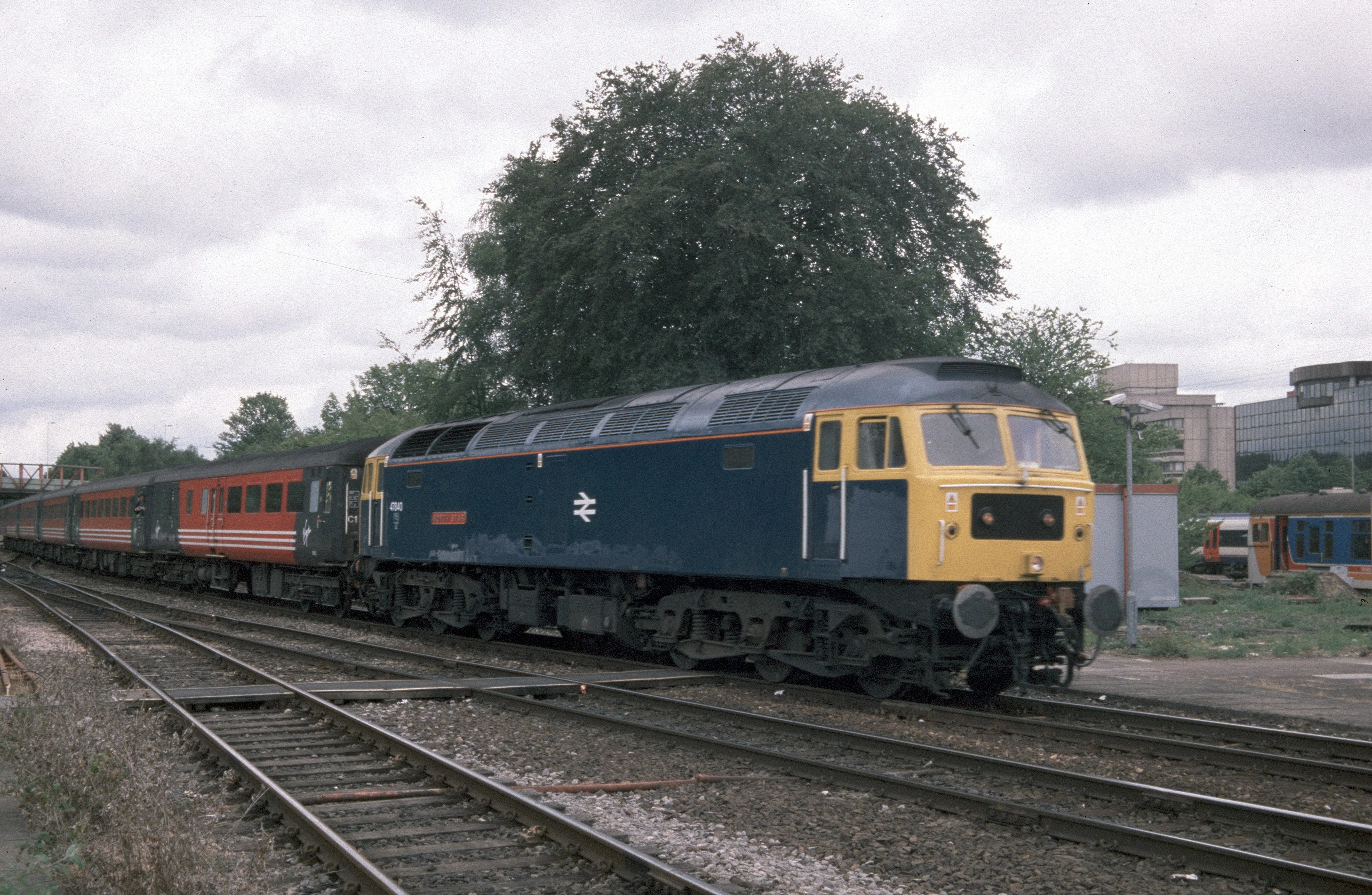 Highly Detailed Premium Weathered Class 47 BR Blue/Large Logo Cross Country Farewell No.47840/847 Diesel Locomotive Twin Pack - DCC Sound - Image 4