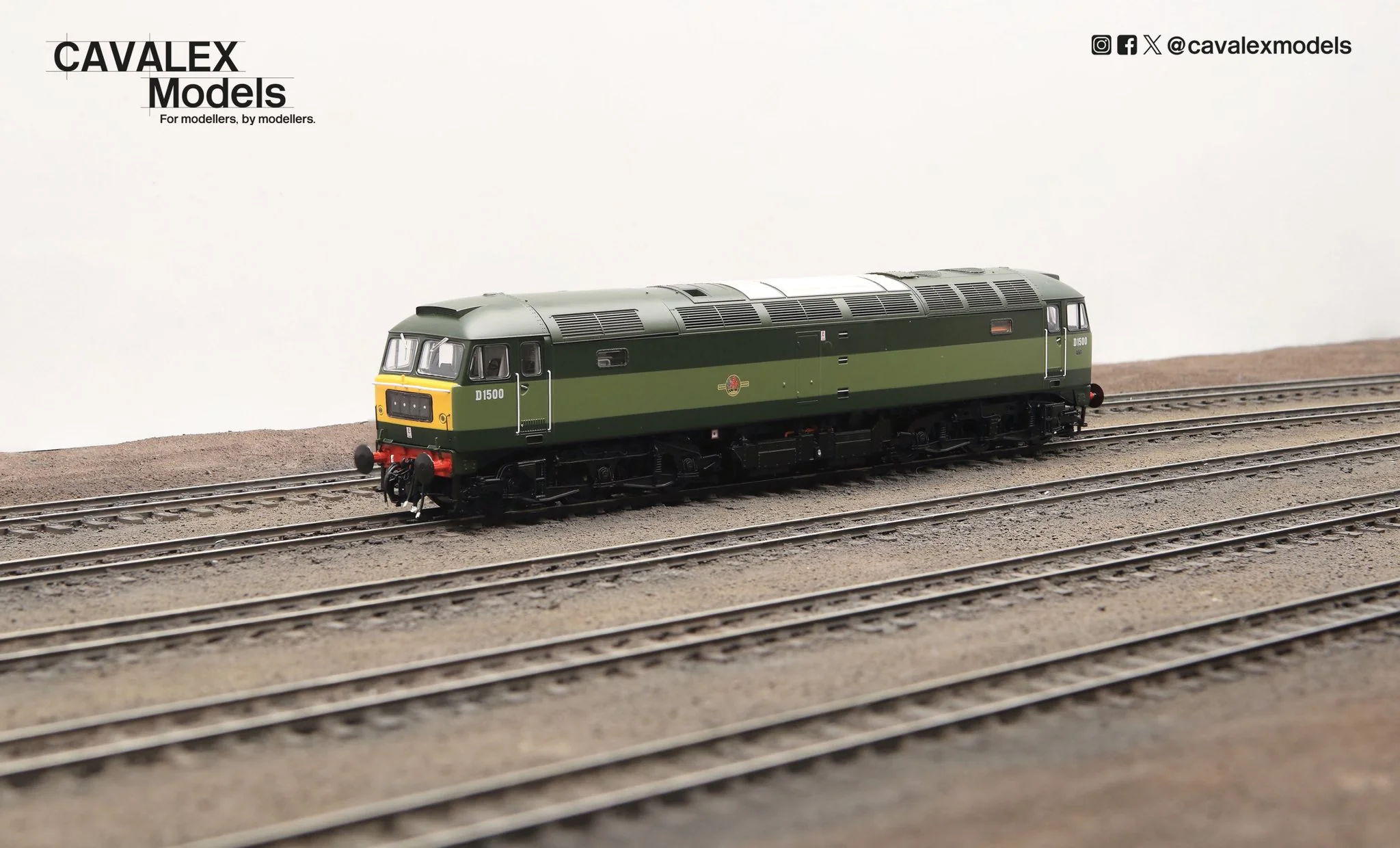 Class 47 BR Two Tone Green No.D1500 Diesel Locomotive - DCC Sound - Image 2