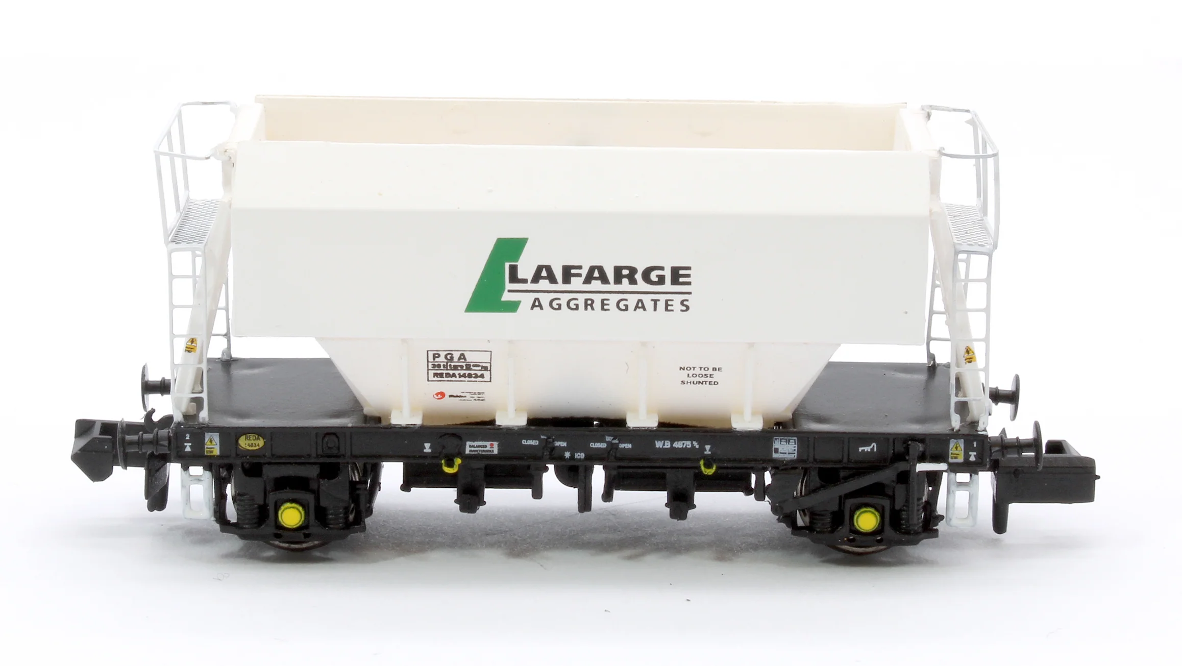 CM PG012 N (L) TP (A) Set of 3 Lafarge Aggregates PGA 51T Hopper Wagons - Image 4