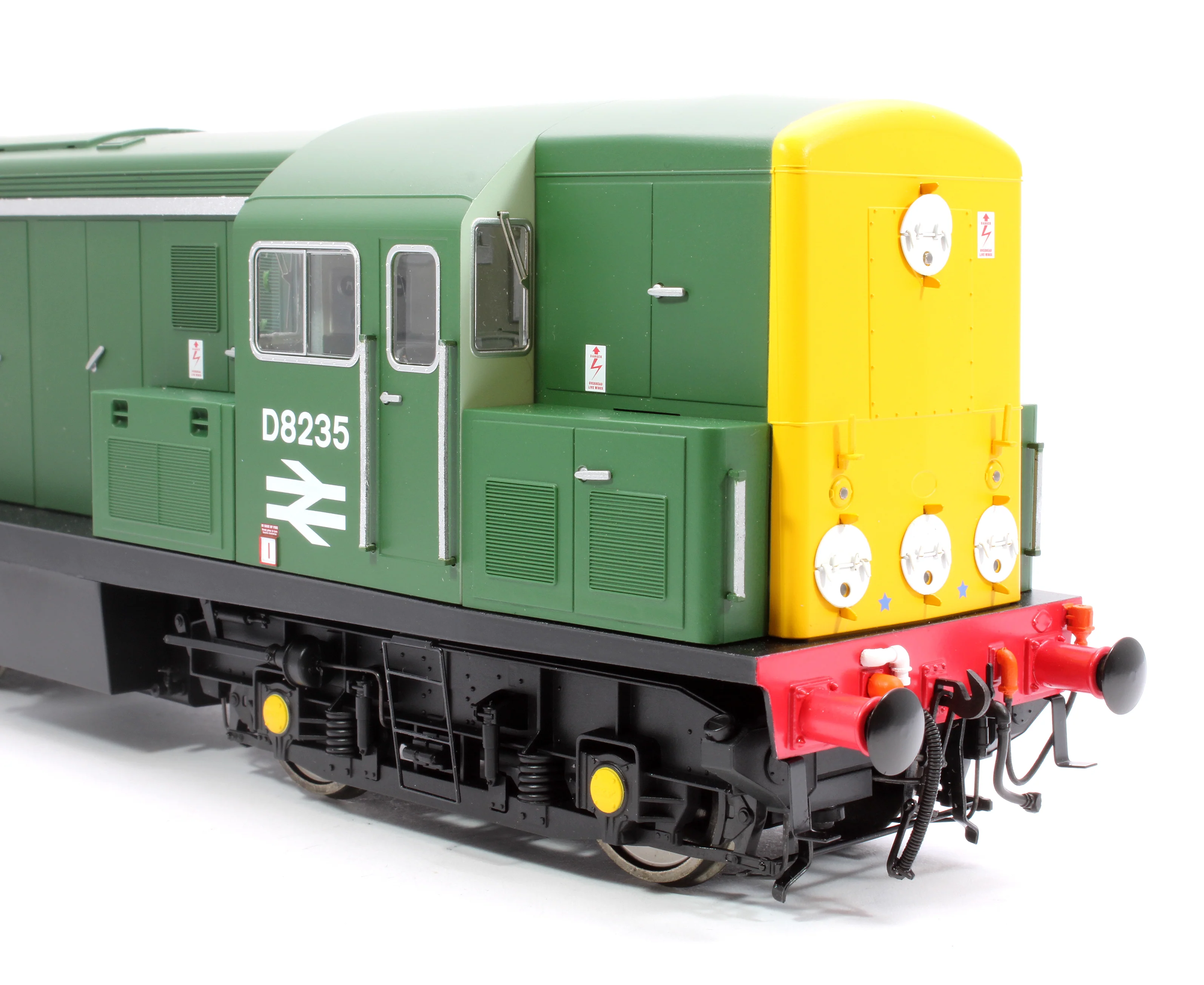 E84707 Class 15 D8235 BR Green (Full Yellow Ends) Diesel Locomotive - Image 7