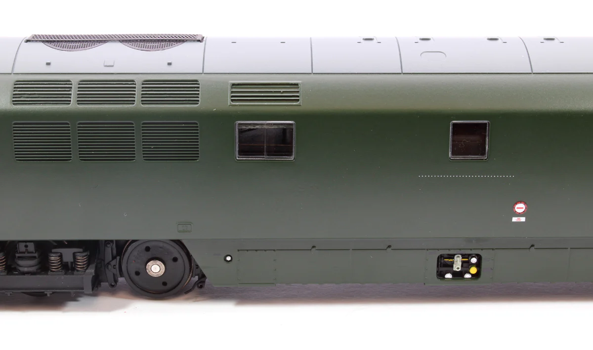 4D-003-019D Class 52 Western Crusader BR Green Small Yellow Panels D1004 Diesel Locomotive - DCC Fitted - Image 10