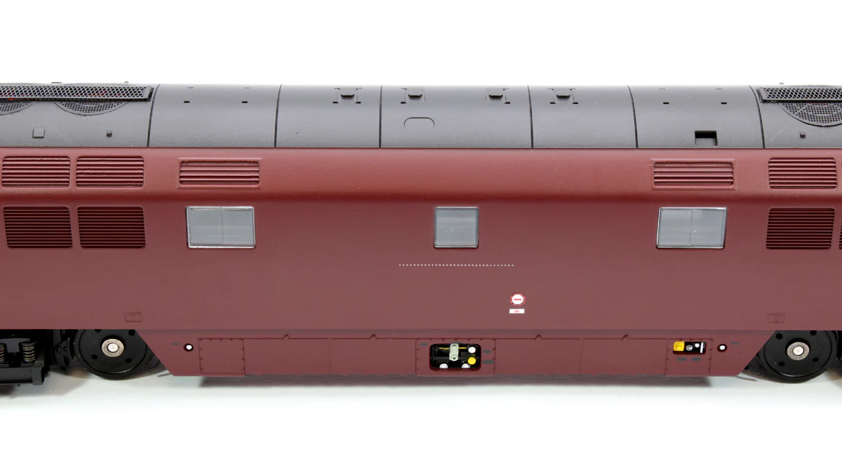 4D-003-021D Class 52 Western Invader BR Maroon Small Yellow Panels D1009 Diesel Locomotive - DCC Fitted - Image 8