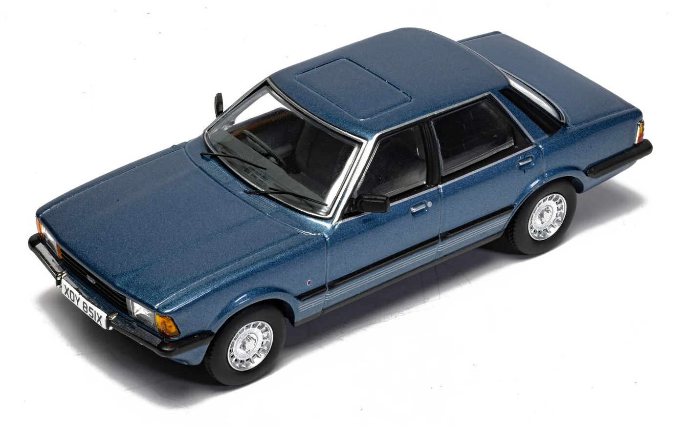 Ford Cortina Mk5 2.3 Ghia - Titan Blue - Image 4
