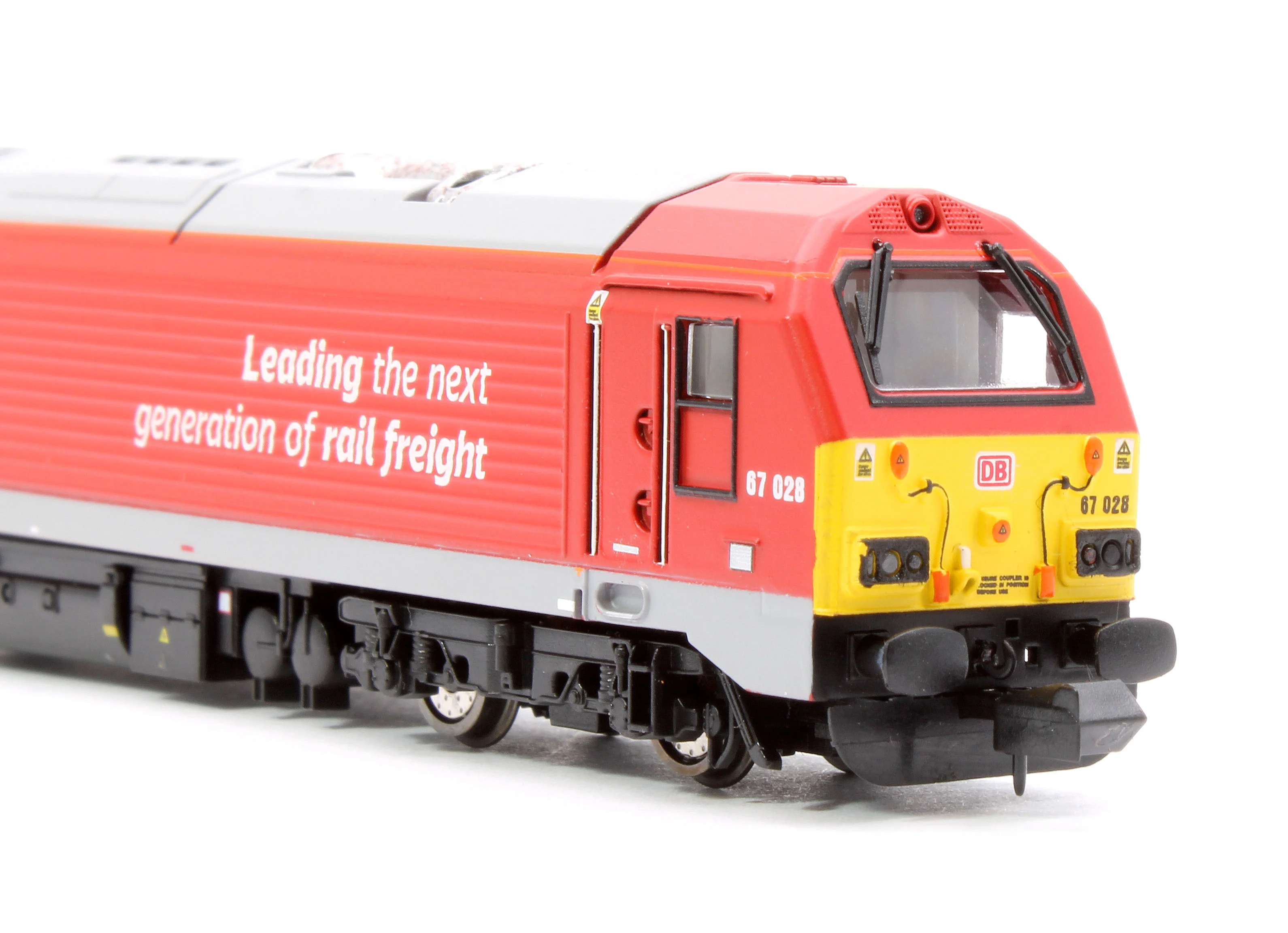 2D-010-014 Class 67 DB Schenker Red 67028 Diesel Locomotive - Image 10