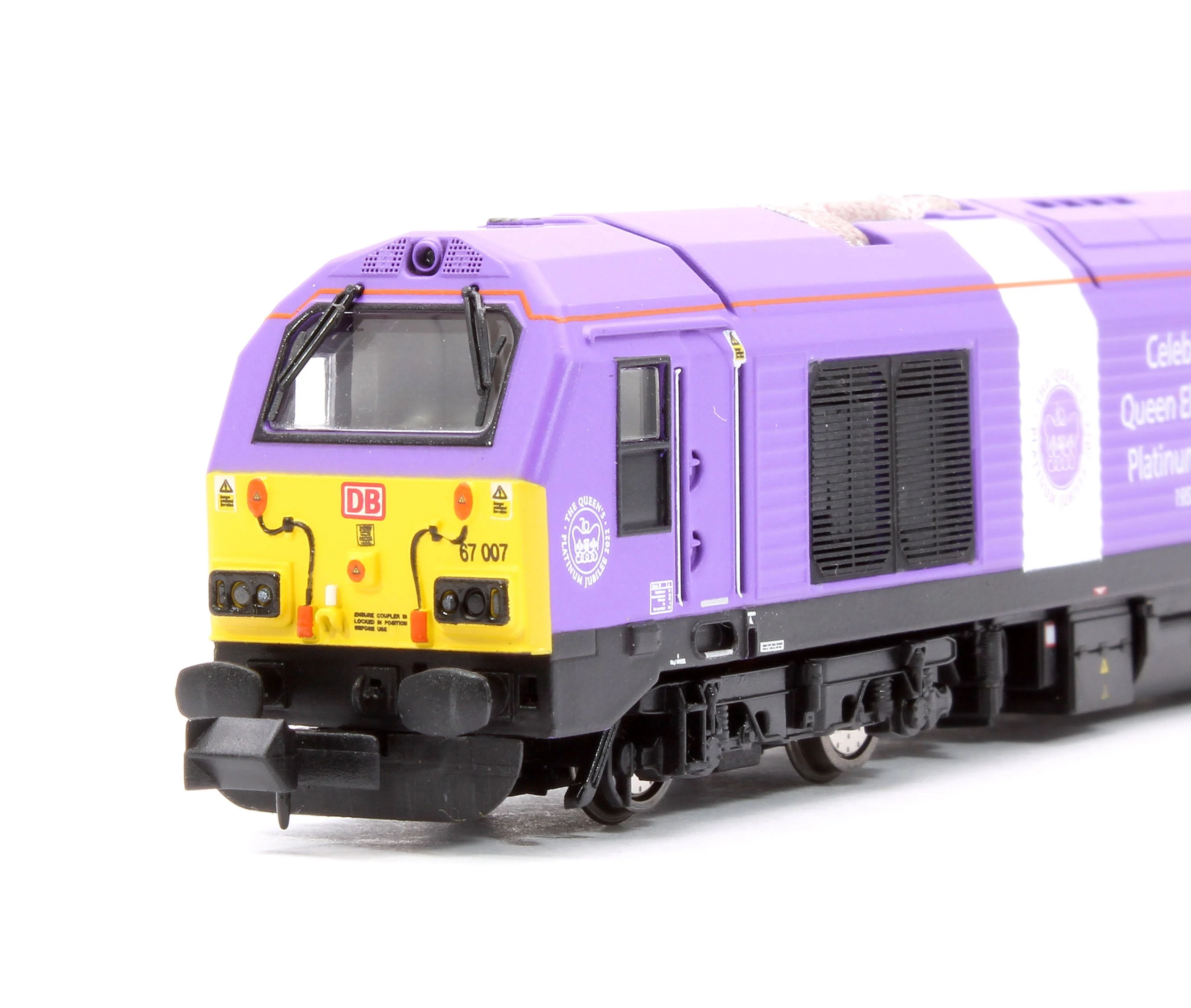 Pre-Owned 2D-010-016 Class 67 DB Cargo 'Celebrating Queen Elizabeth II Platinum Jubilee' 67007 Diesel Locomotive - Image 8