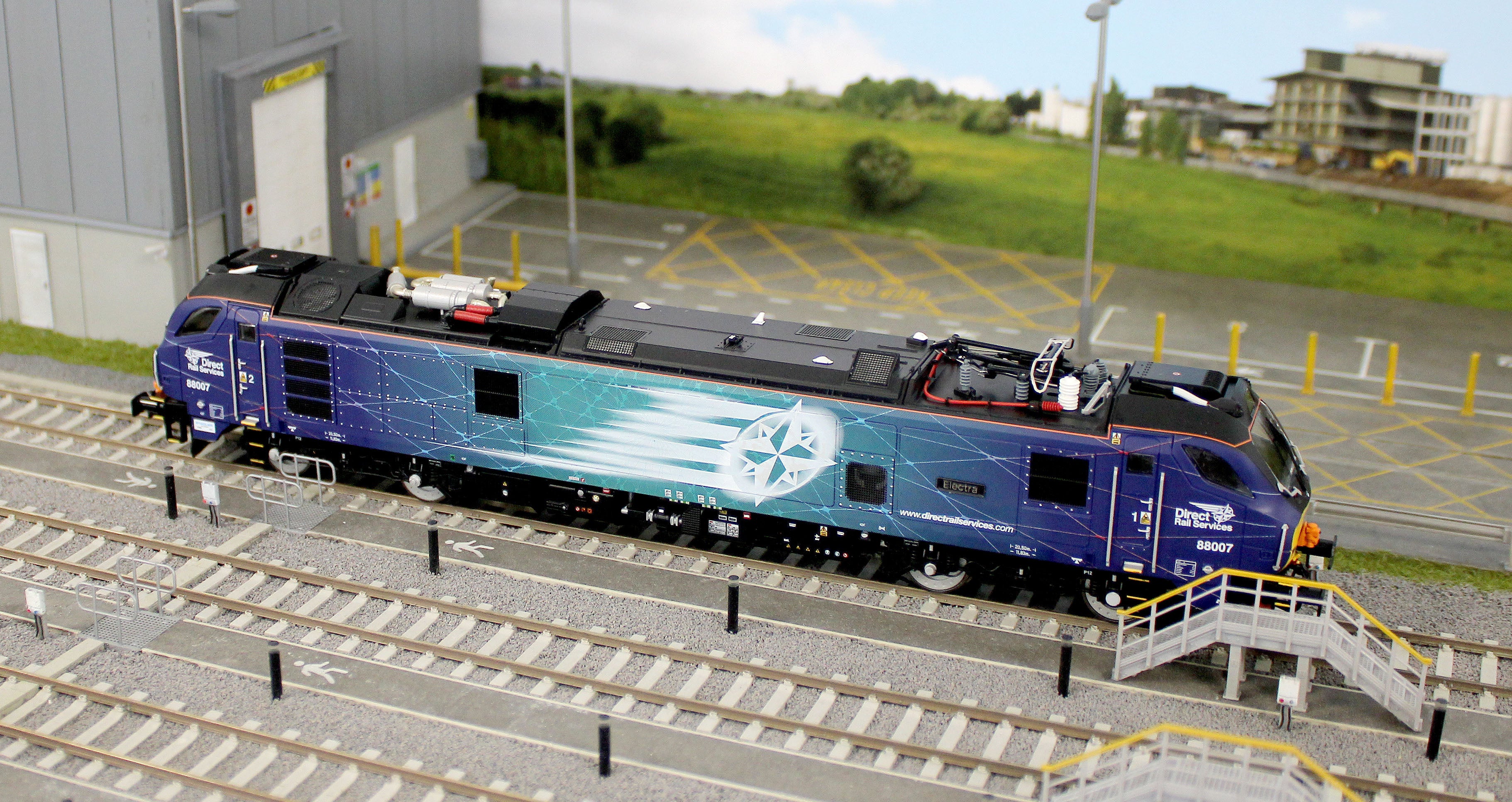 Class 88 'Electra' 88007 DRS Electro-Diesel Locomotive (DCC Fitted & Working Pantograph) - Image 14