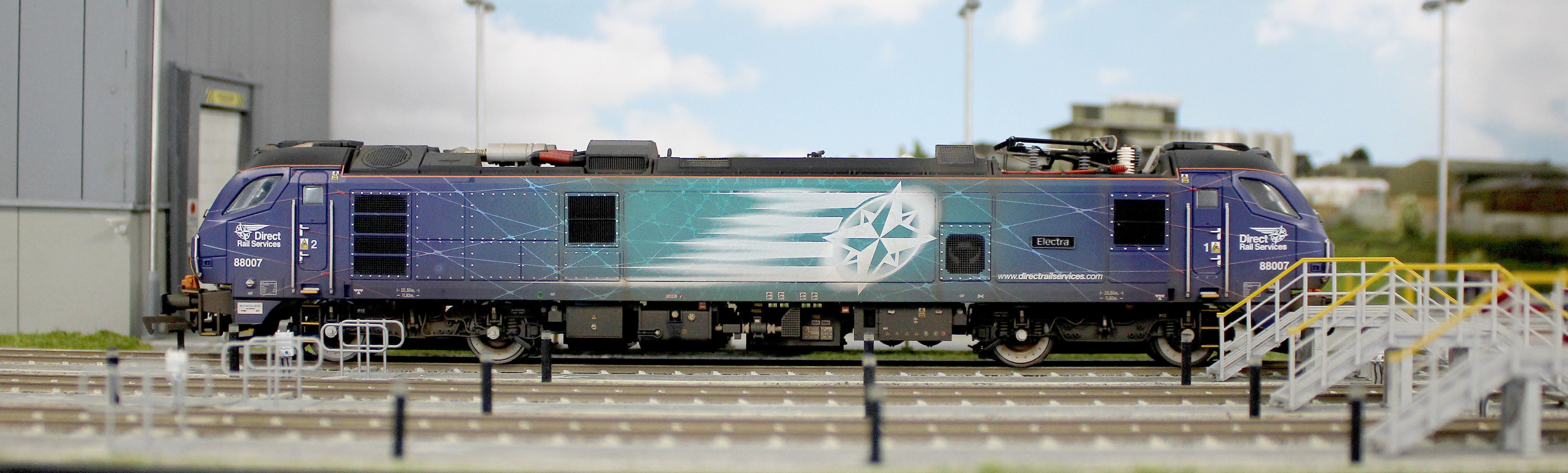 Highly Detailed Premium Weathered Class 88 'Electra' 88007 DRS Electro-Diesel Locomotive (DCC Sound & Working Pantograph) - Image 12