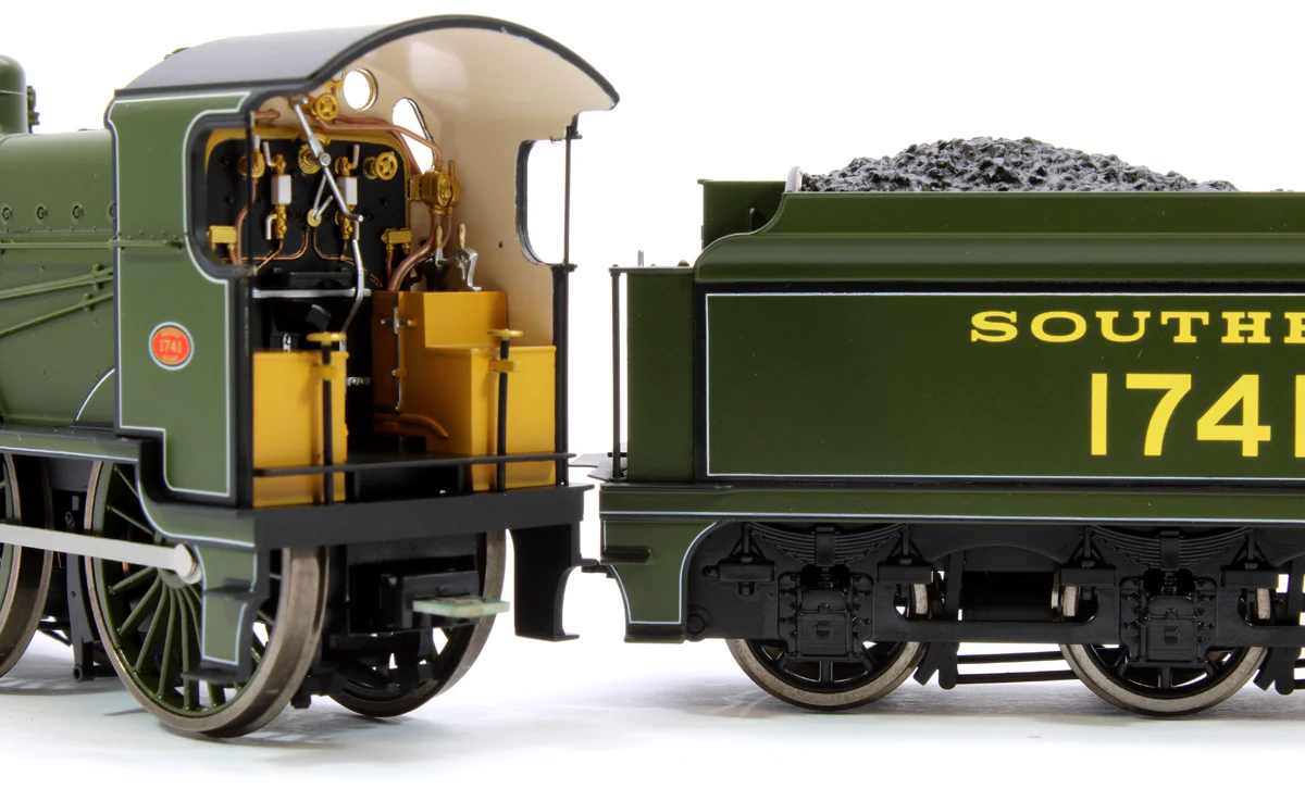 SECR Maunsell D1 Class Southern SR Maunsell Olive Green 4-4-0 Steam Locomotive (with Top Feed) No.1741 - Image 6