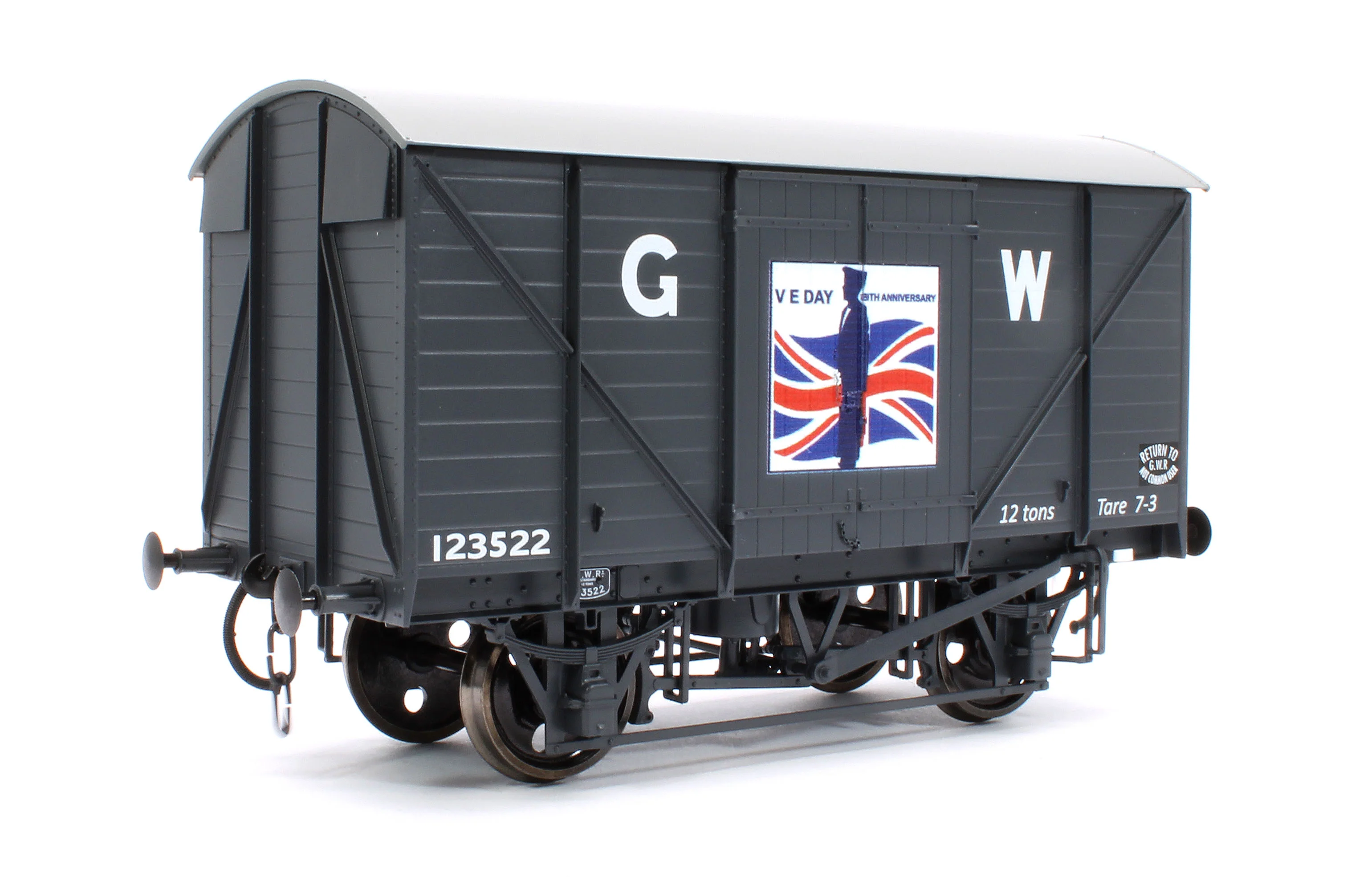 7F-066-010 GW Standard VE Day 80th Anniversary Navy No.123522