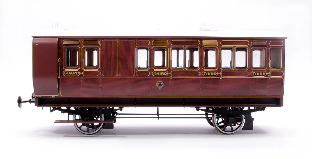 Stroudley 4 Wheel Suburban Oil Lit Brake 3rd Mahogany 918 - DCC & Light Bar Fitted - Image 2