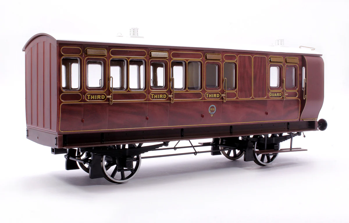 Stroudley 4 Wheel Suburban Oil Lit Brake 3rd Mahogany 918 - DCC & Light Bar Fitted - Image 3