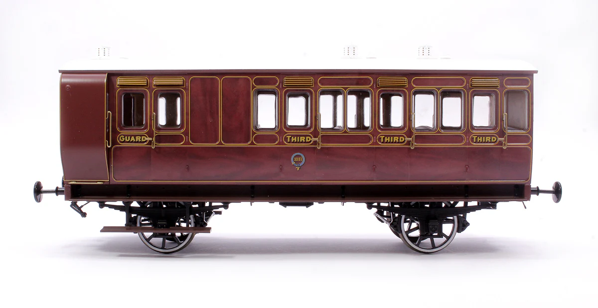 Stroudley 4 Wheel Main Line Oil Lit Brake 3rd Mahogany 1031 - DCC & Light Bar Fitted - Image 2