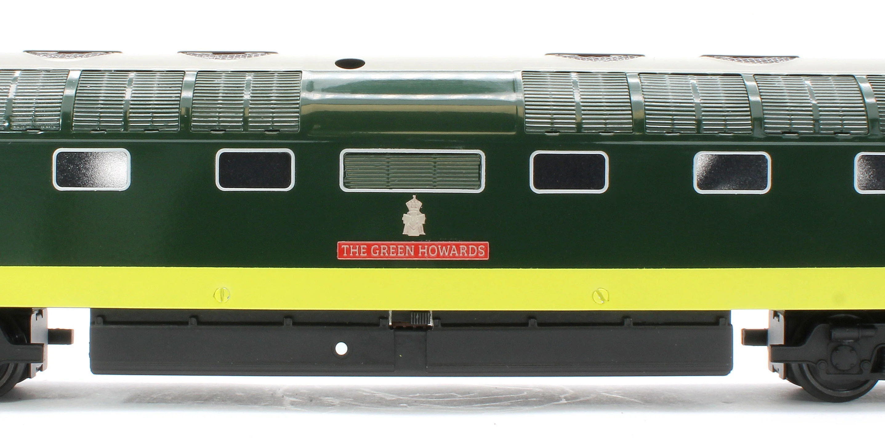 E/41-B2 Class 55 English Electric Deltic "The Green Howards" BR Green Small Yellow Panels No. D9008 Diesel Locomotive - Image 8