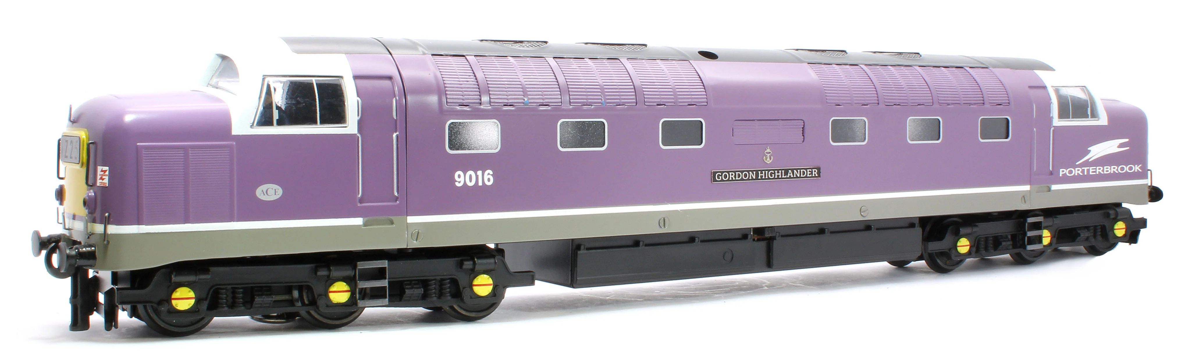 E/41-D Class 55 English Electric Deltic "Gordon Highlander" Porterbrook Purple No. 9016 Diesel Locomotive - Image 4